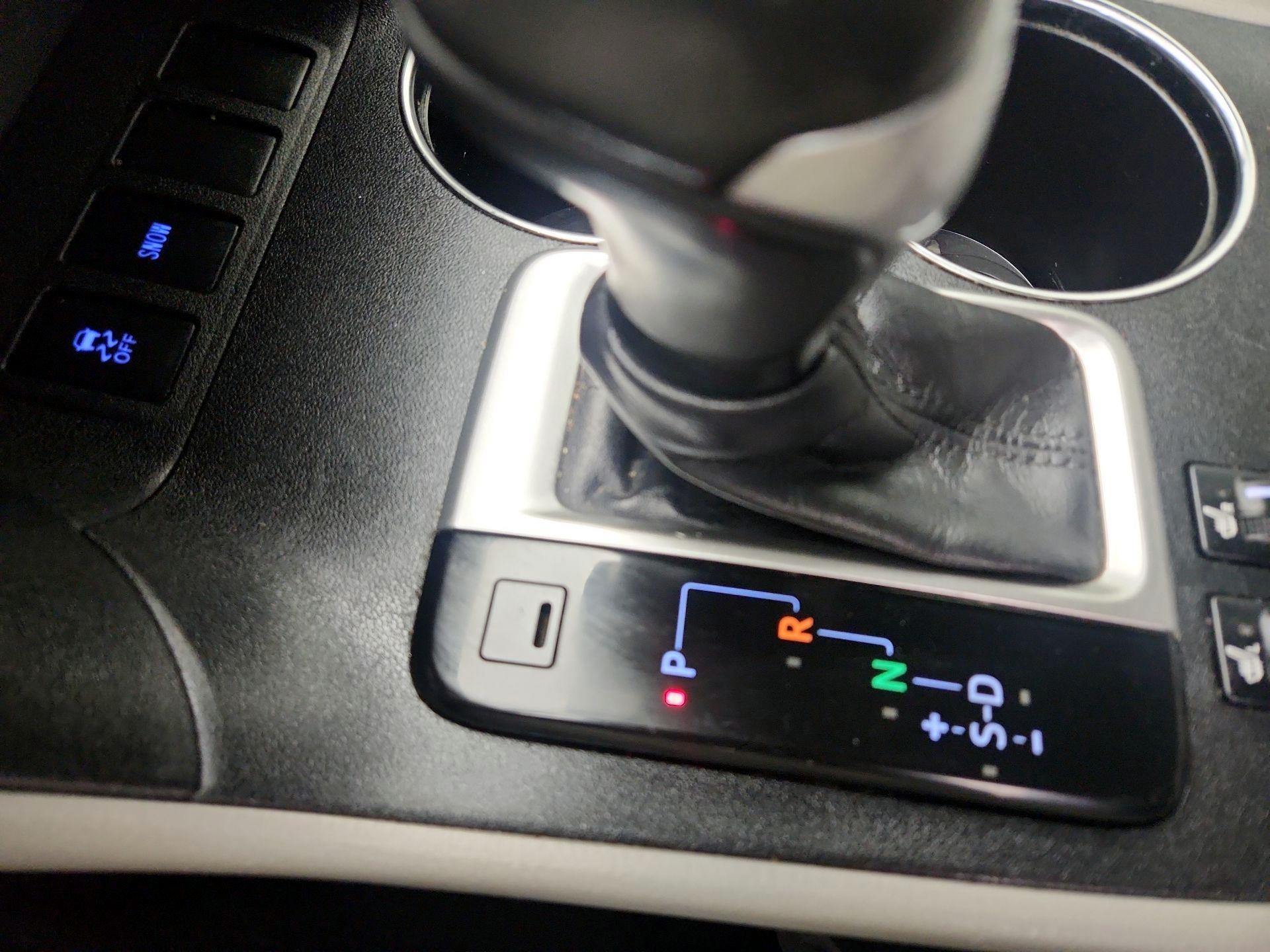 Thumbnail: 2015 Toyota Highlander - 17