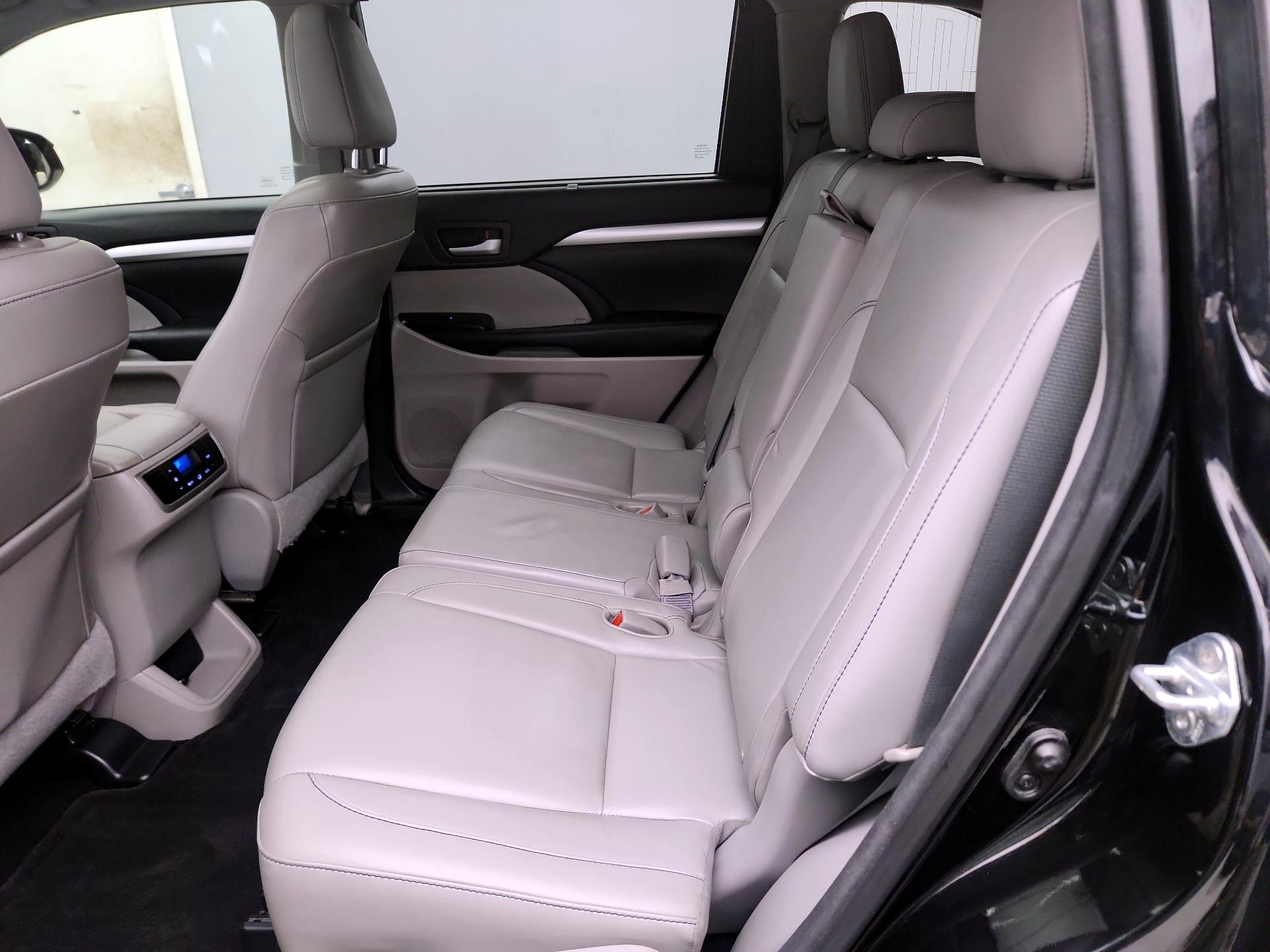 Thumbnail: 2015 Toyota Highlander - 20