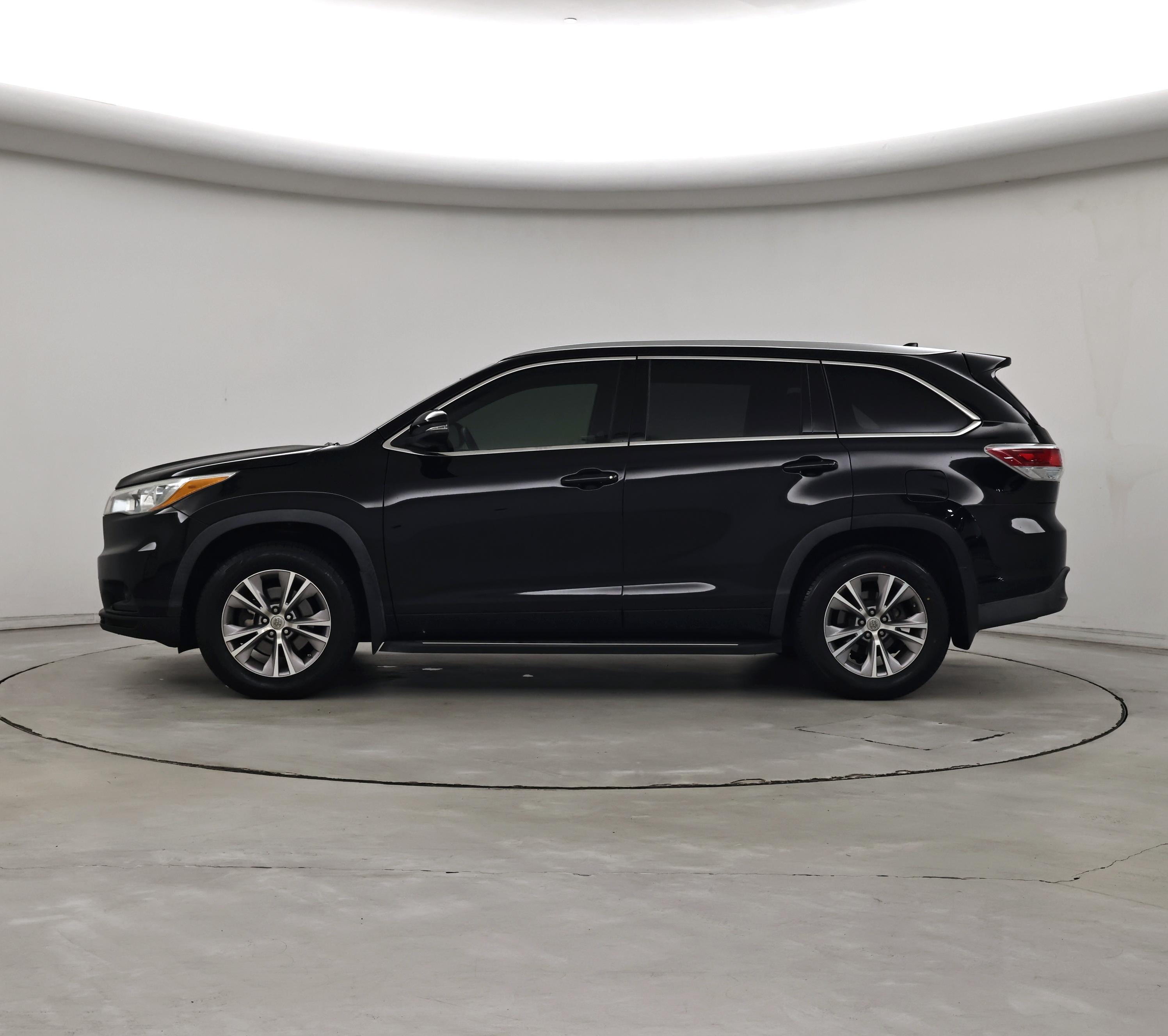 Thumbnail: 2015 Toyota Highlander - 3