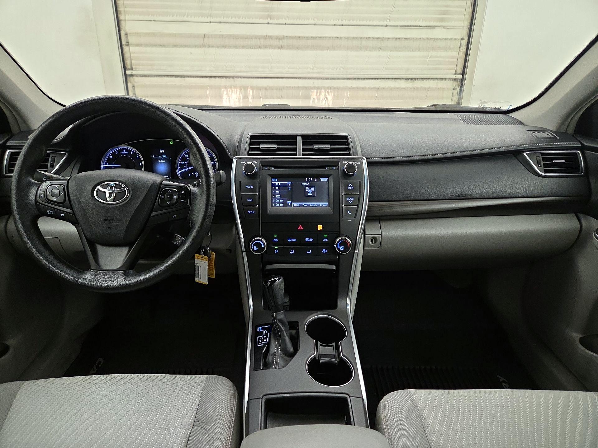 Thumbnail: 2017 Toyota Camry - 9