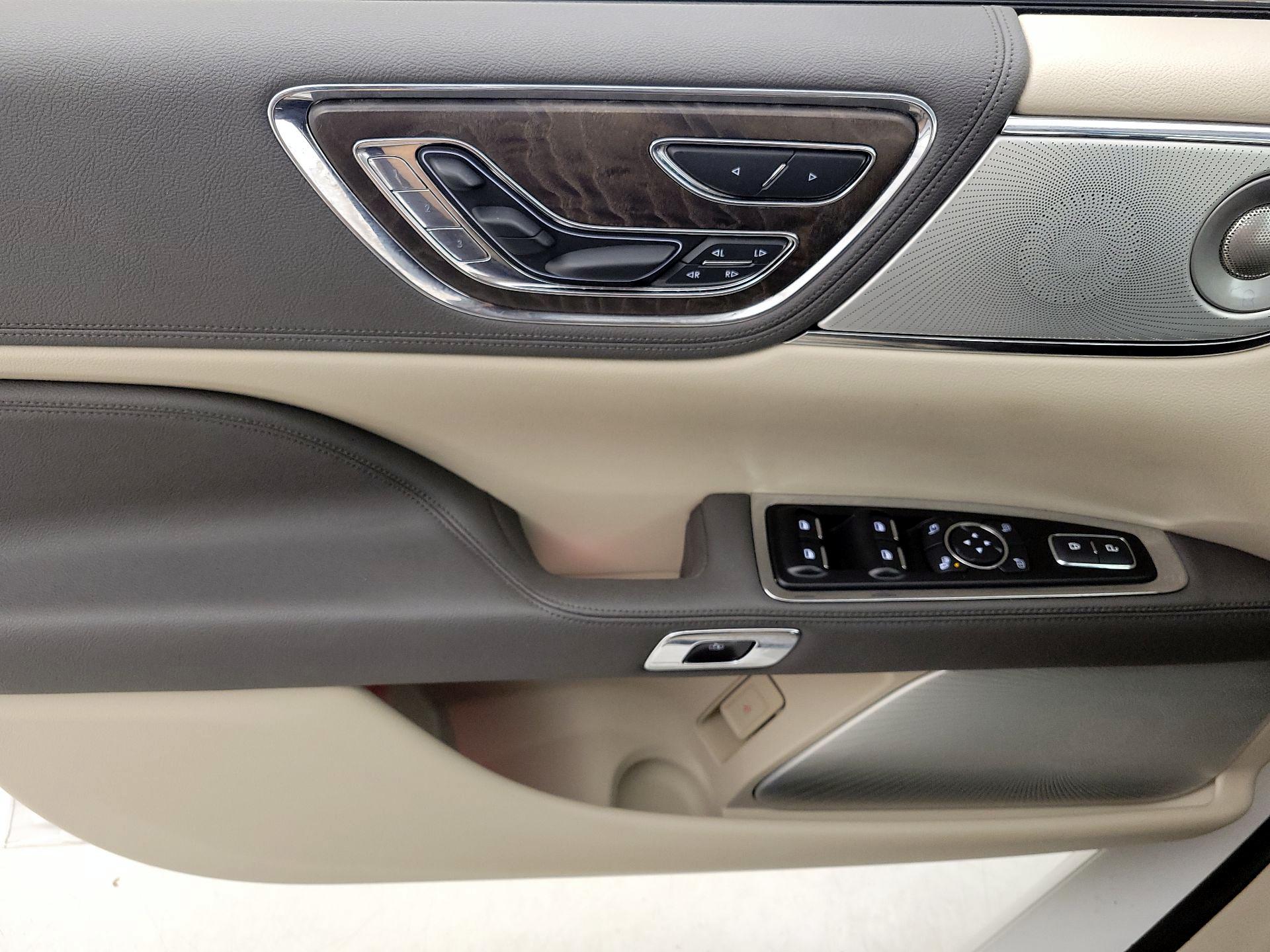 Thumbnail: 2017 Lincoln Continental - 12