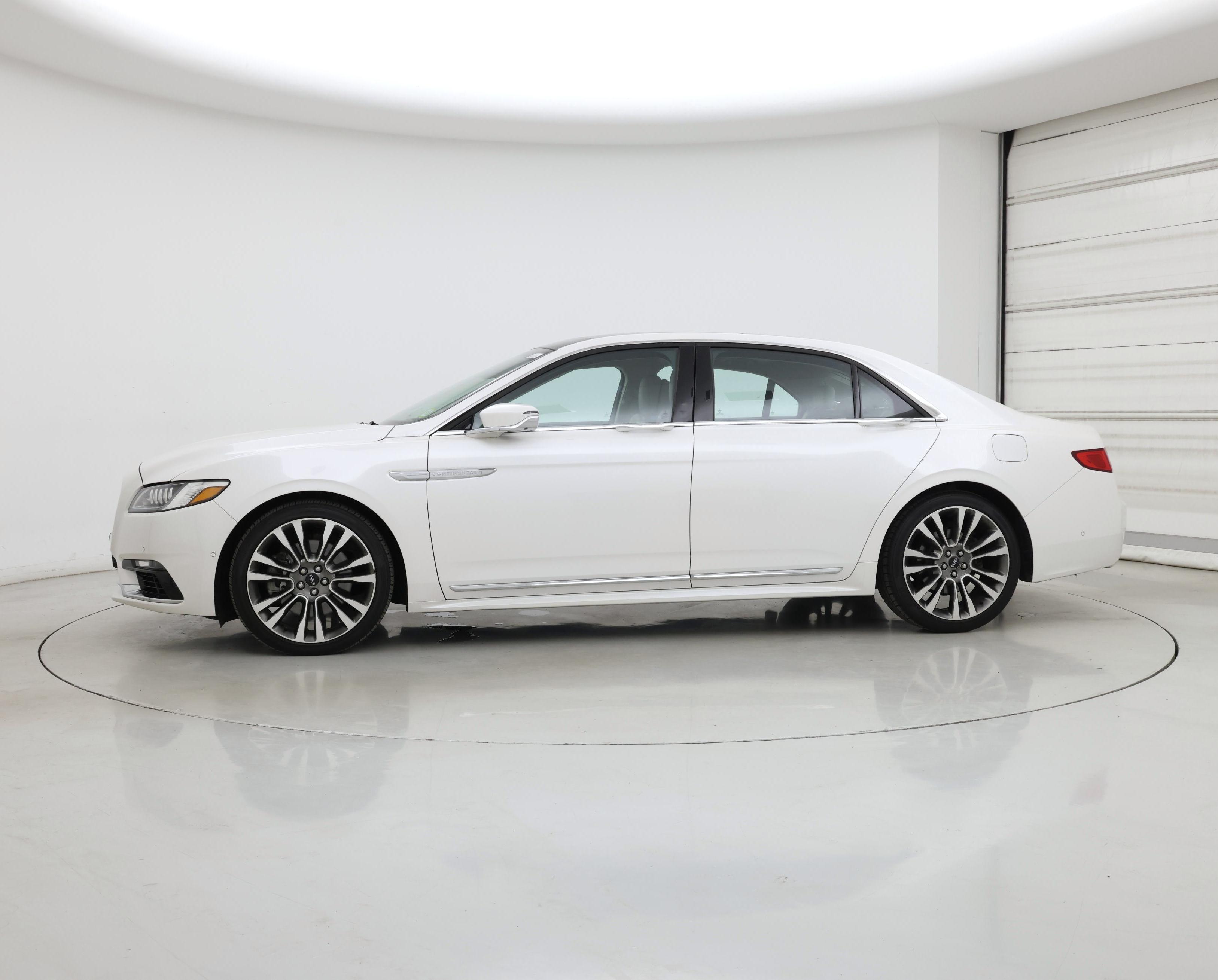 Thumbnail: 2017 Lincoln Continental - 3