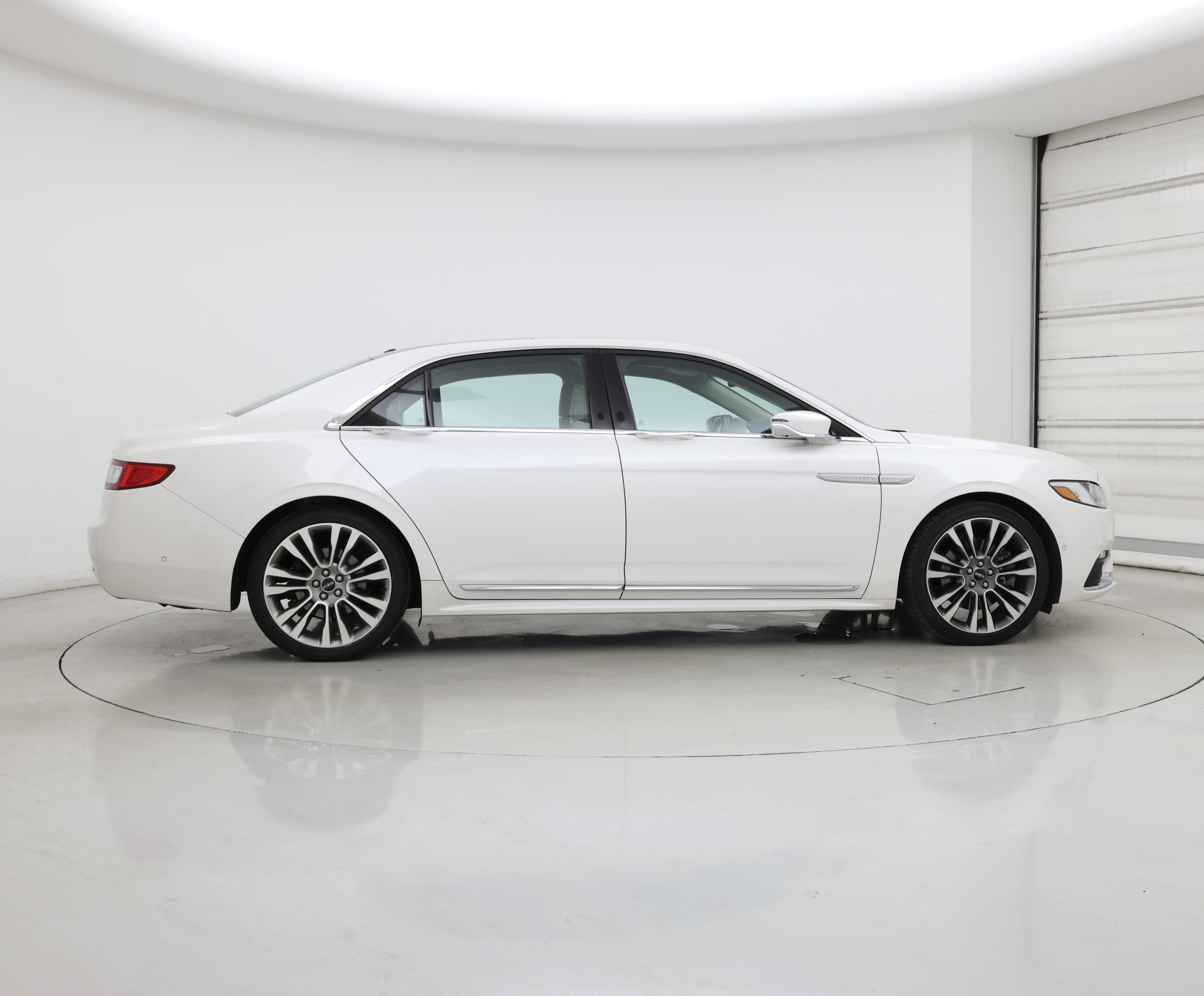 Thumbnail: 2017 Lincoln Continental - 7