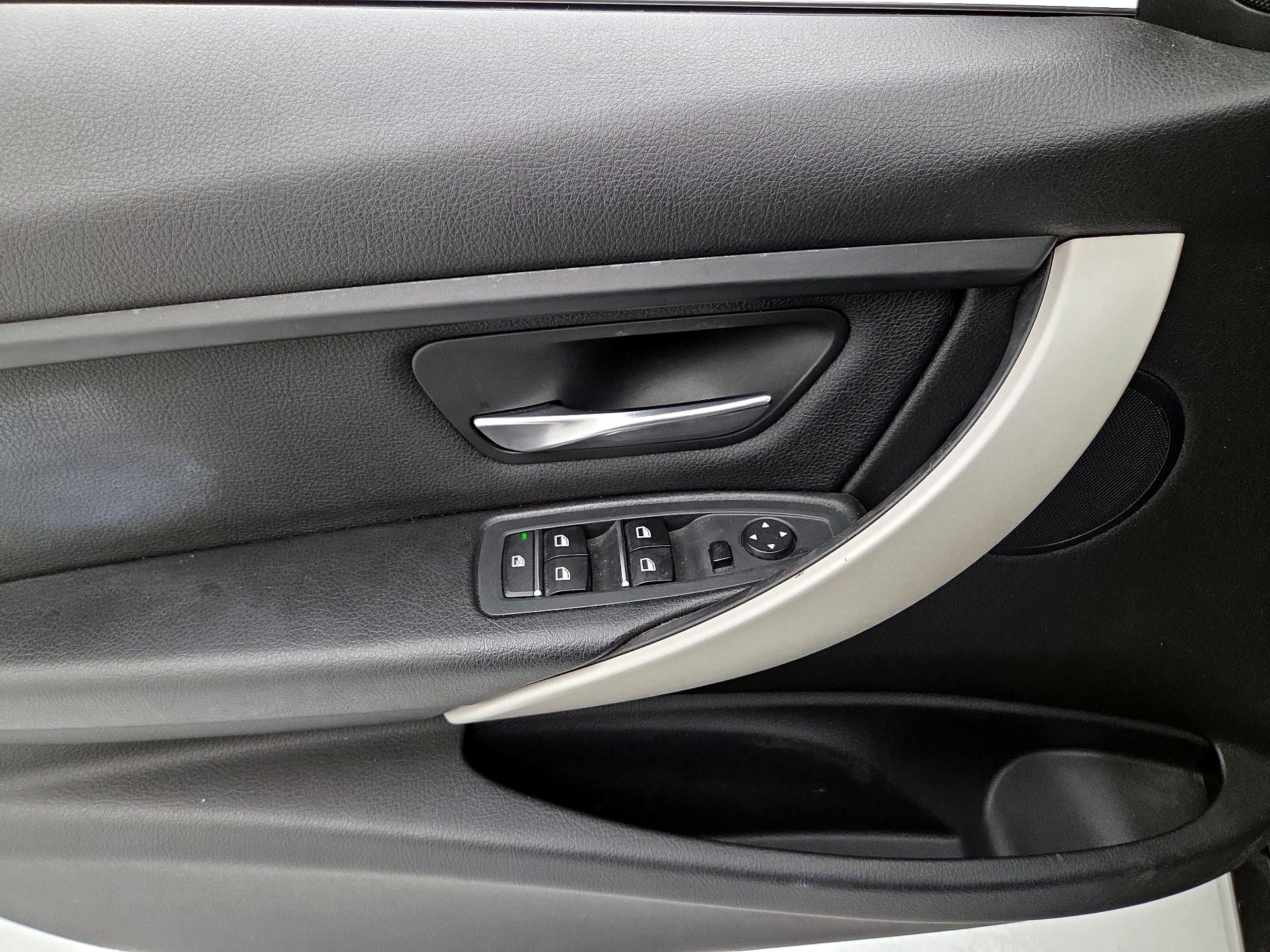 Thumbnail: 2016 BMW 3 Series - 12