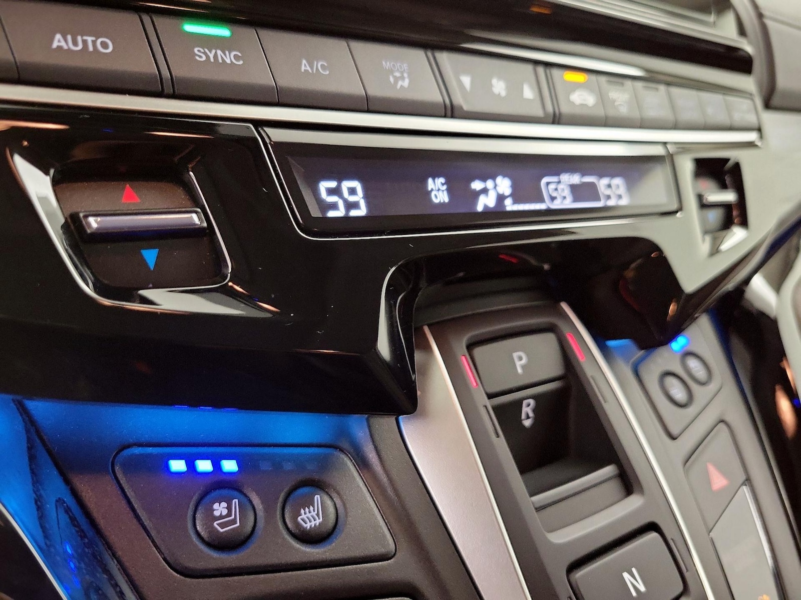 2025 Honda Odyssey Elite - Photo 18