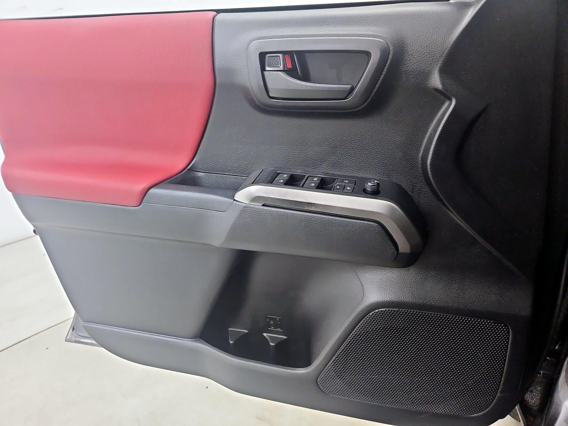 Thumbnail: 2021 Toyota Tacoma - 12