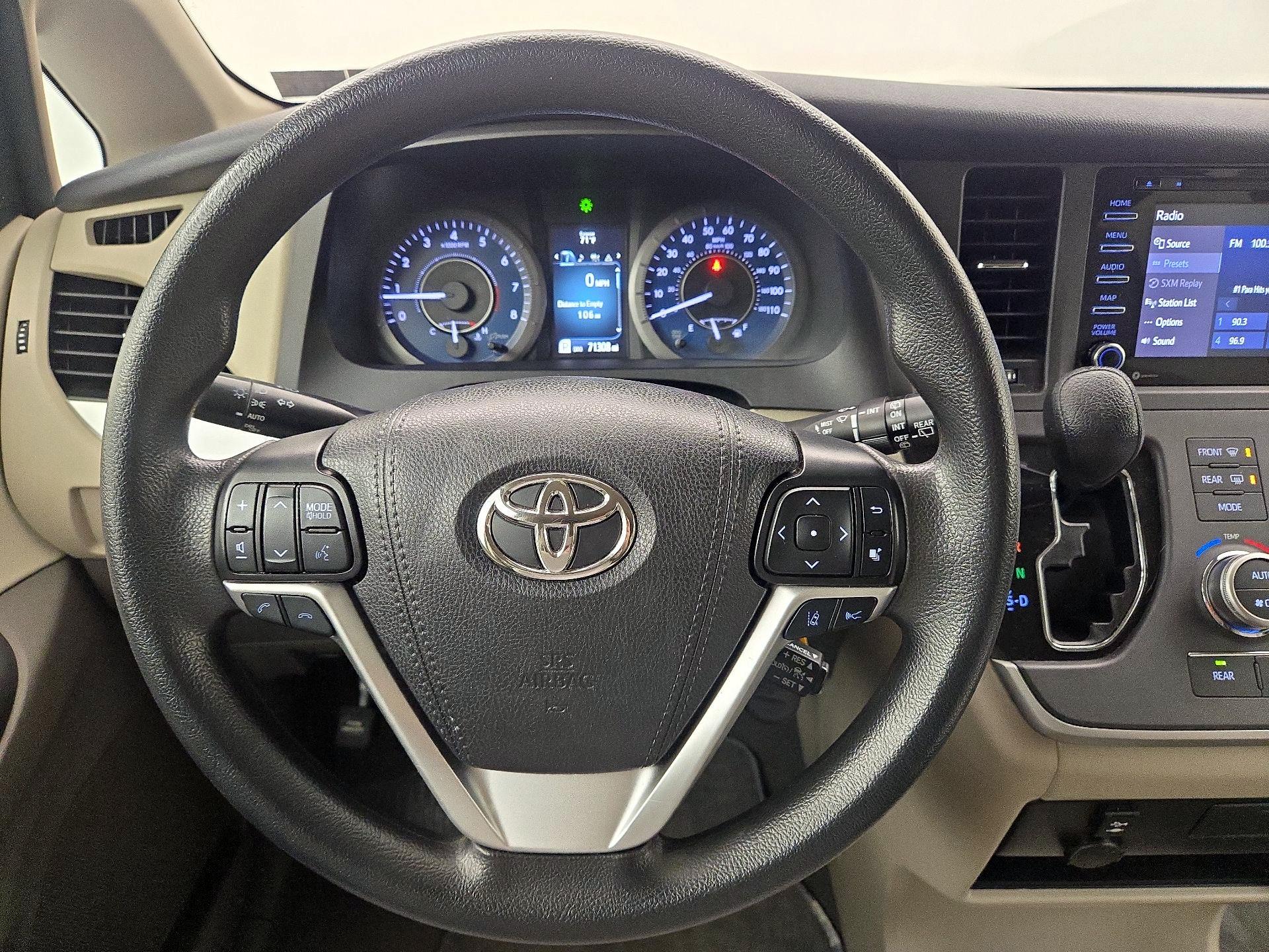 Thumbnail: 2020 Toyota Sienna - 10