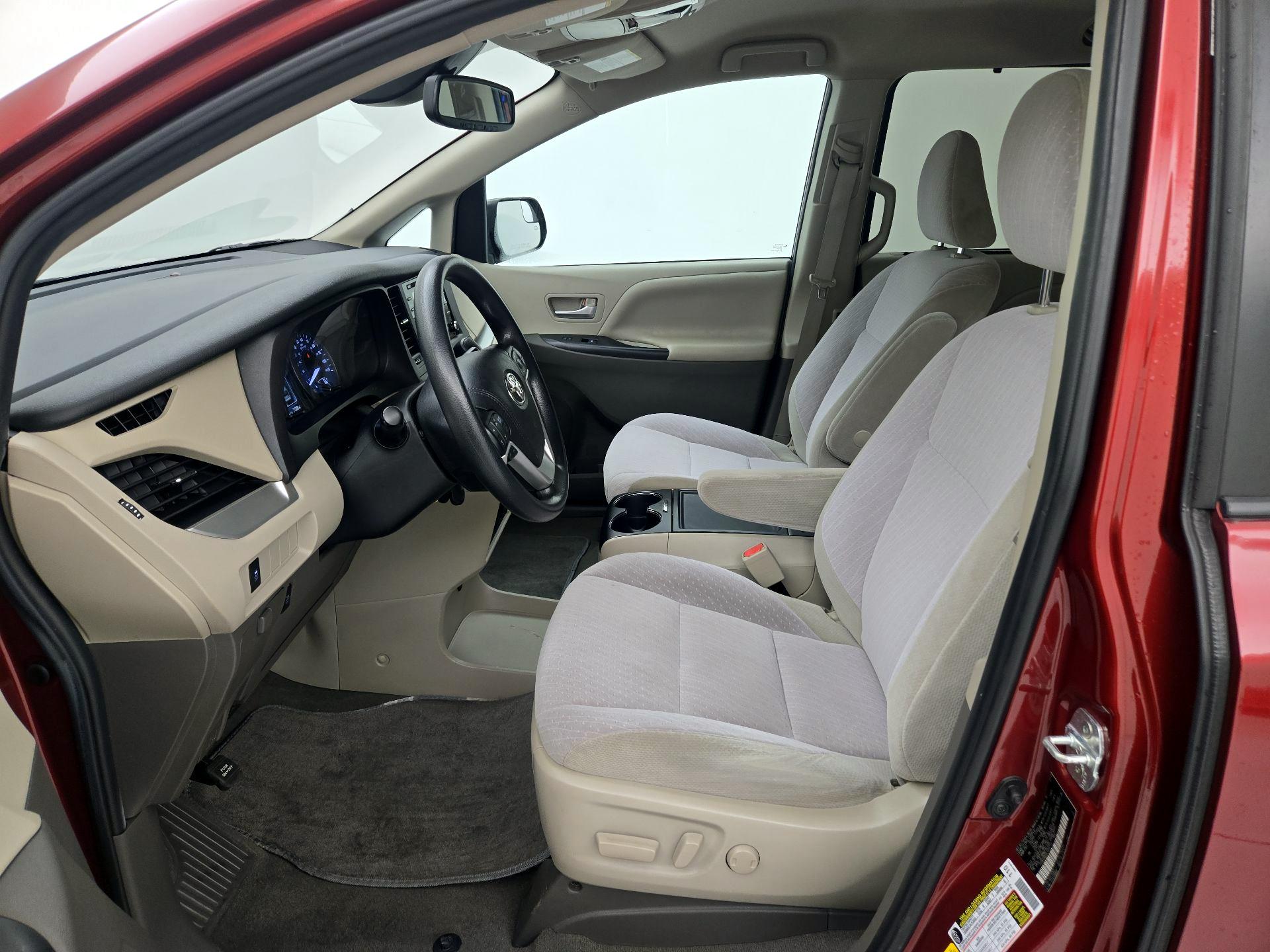 Thumbnail: 2020 Toyota Sienna - 11