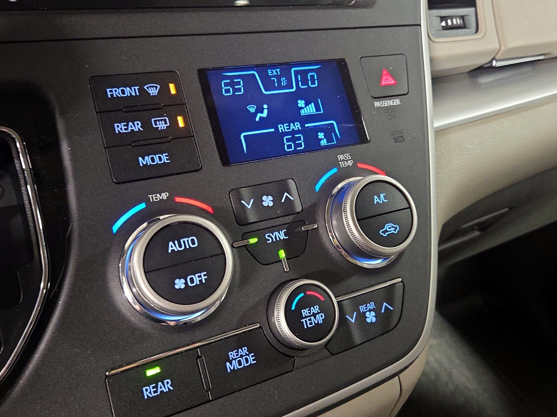 Thumbnail: 2020 Toyota Sienna - 16