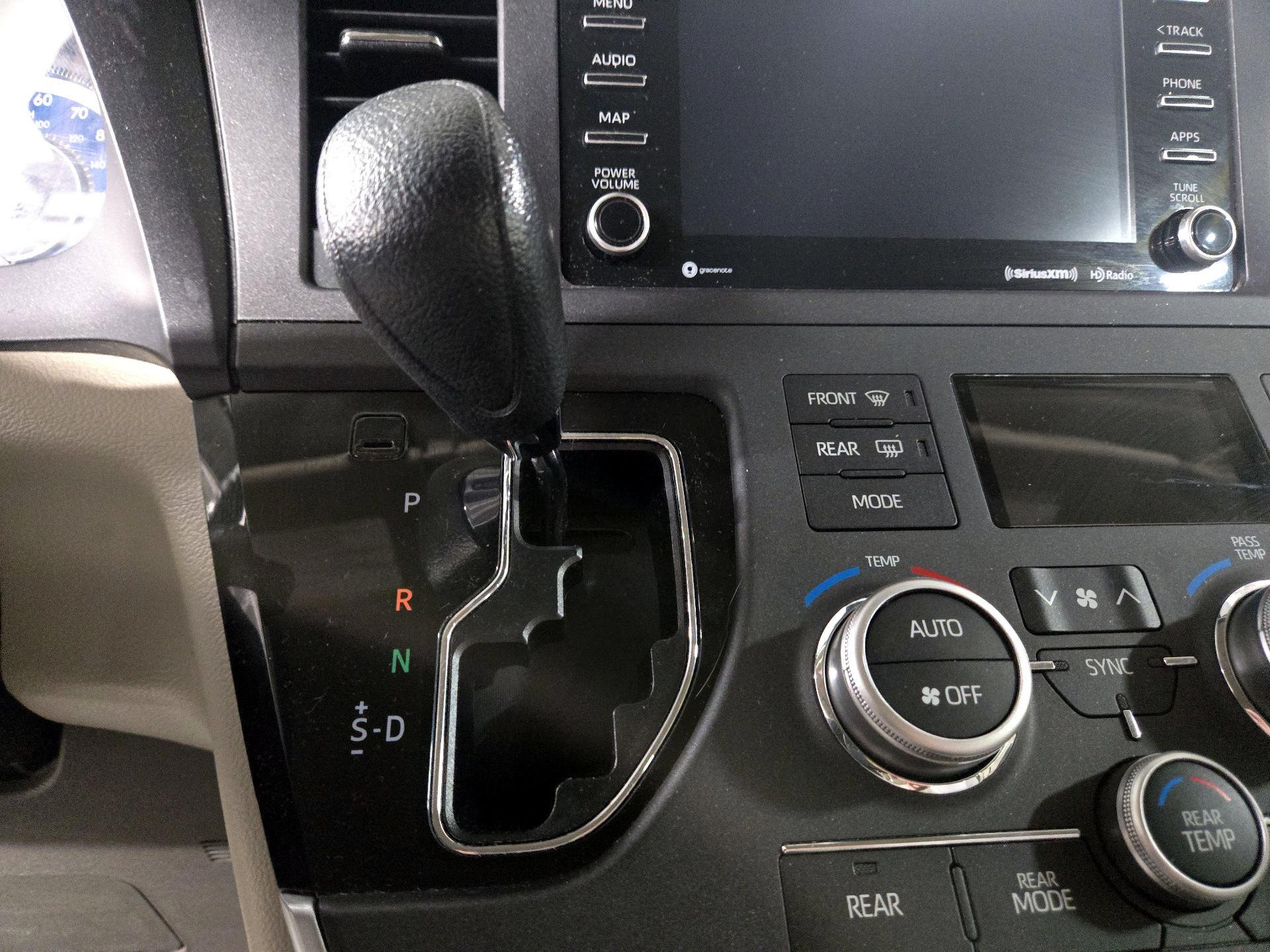 Thumbnail: 2020 Toyota Sienna - 17