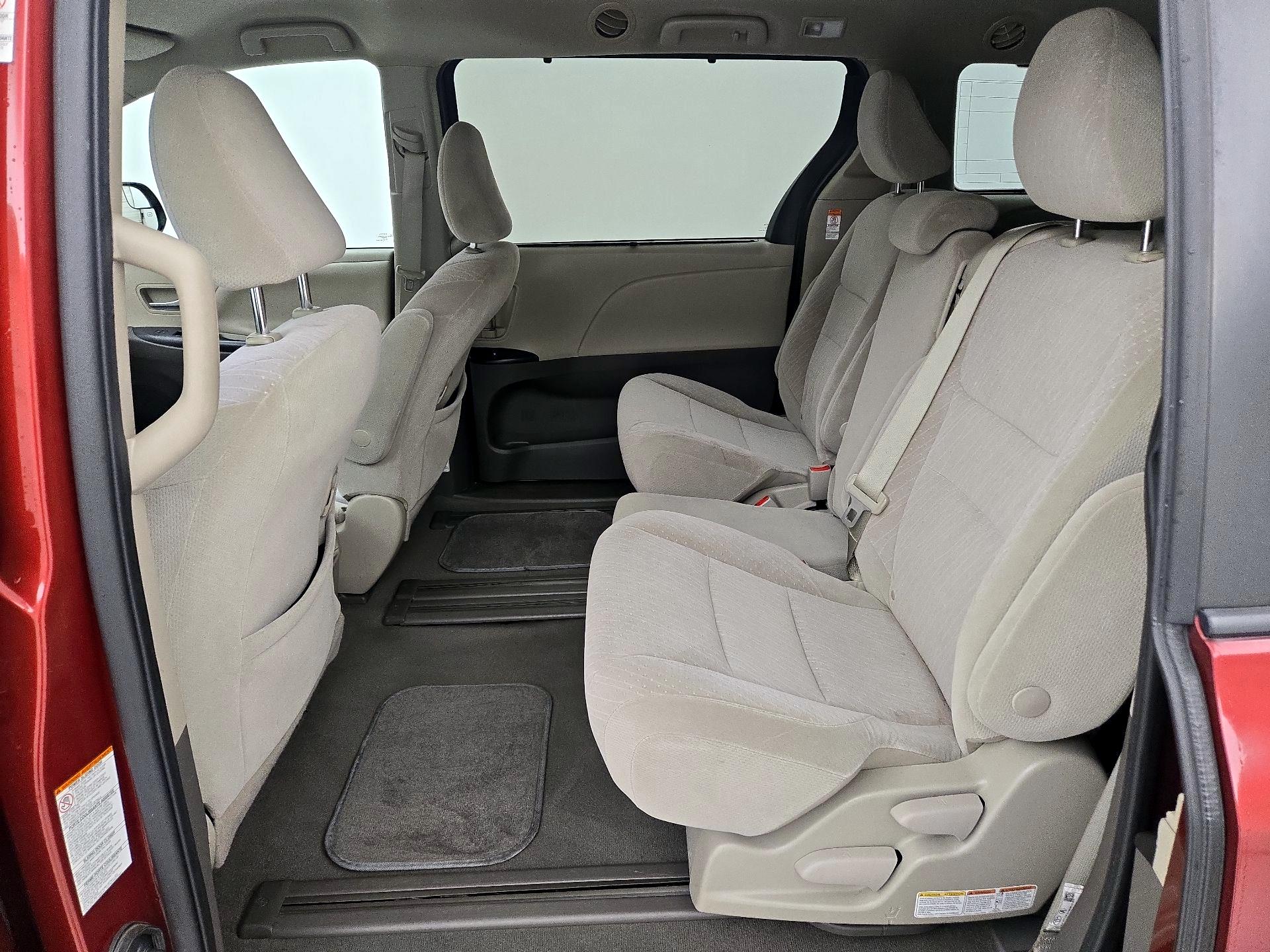 Thumbnail: 2020 Toyota Sienna - 19