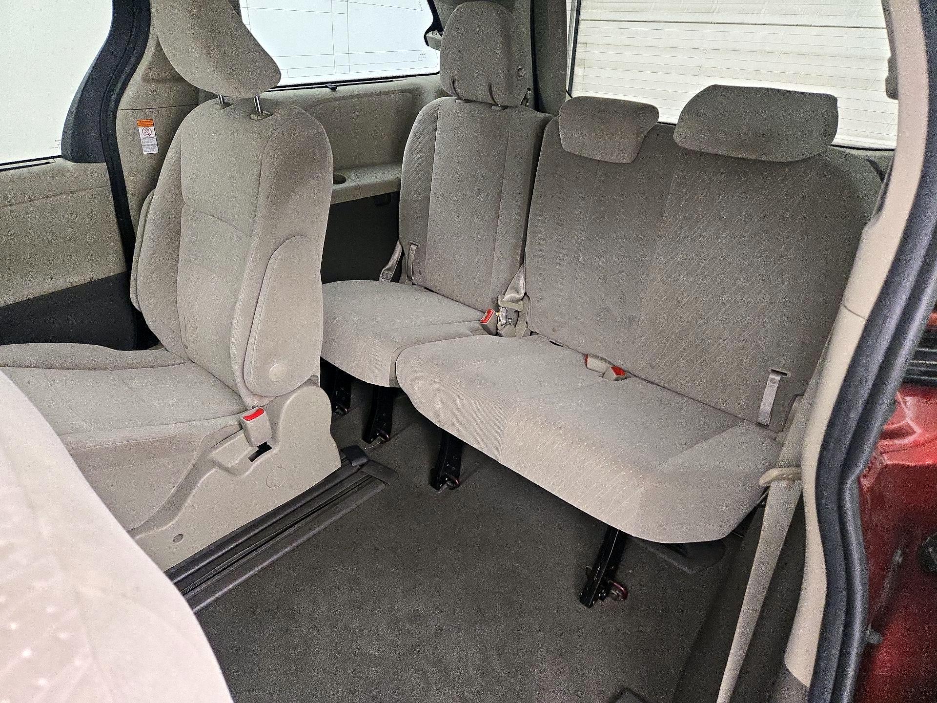 Thumbnail: 2020 Toyota Sienna - 20