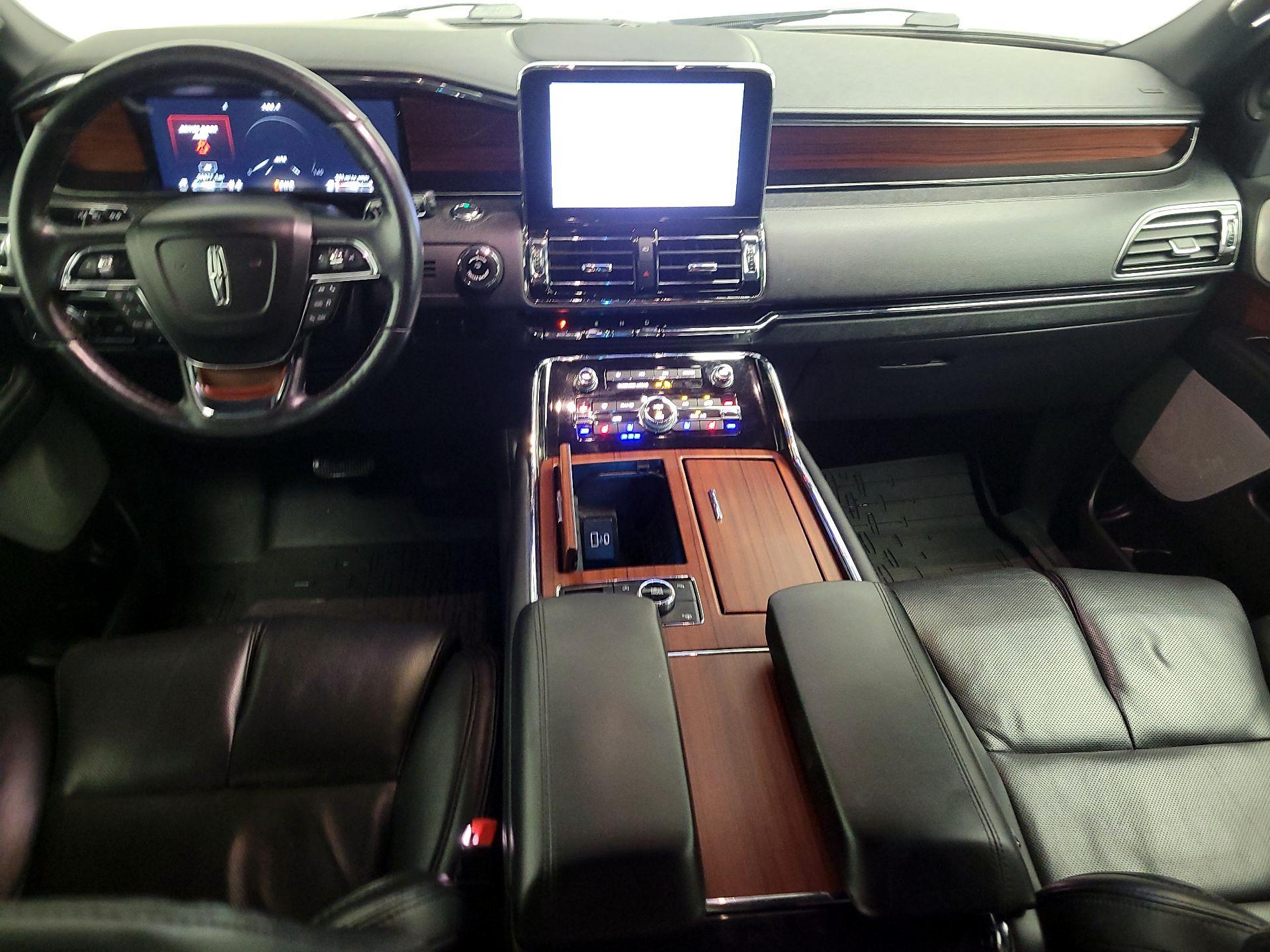 Thumbnail: 2021 Lincoln Navigator L - 9