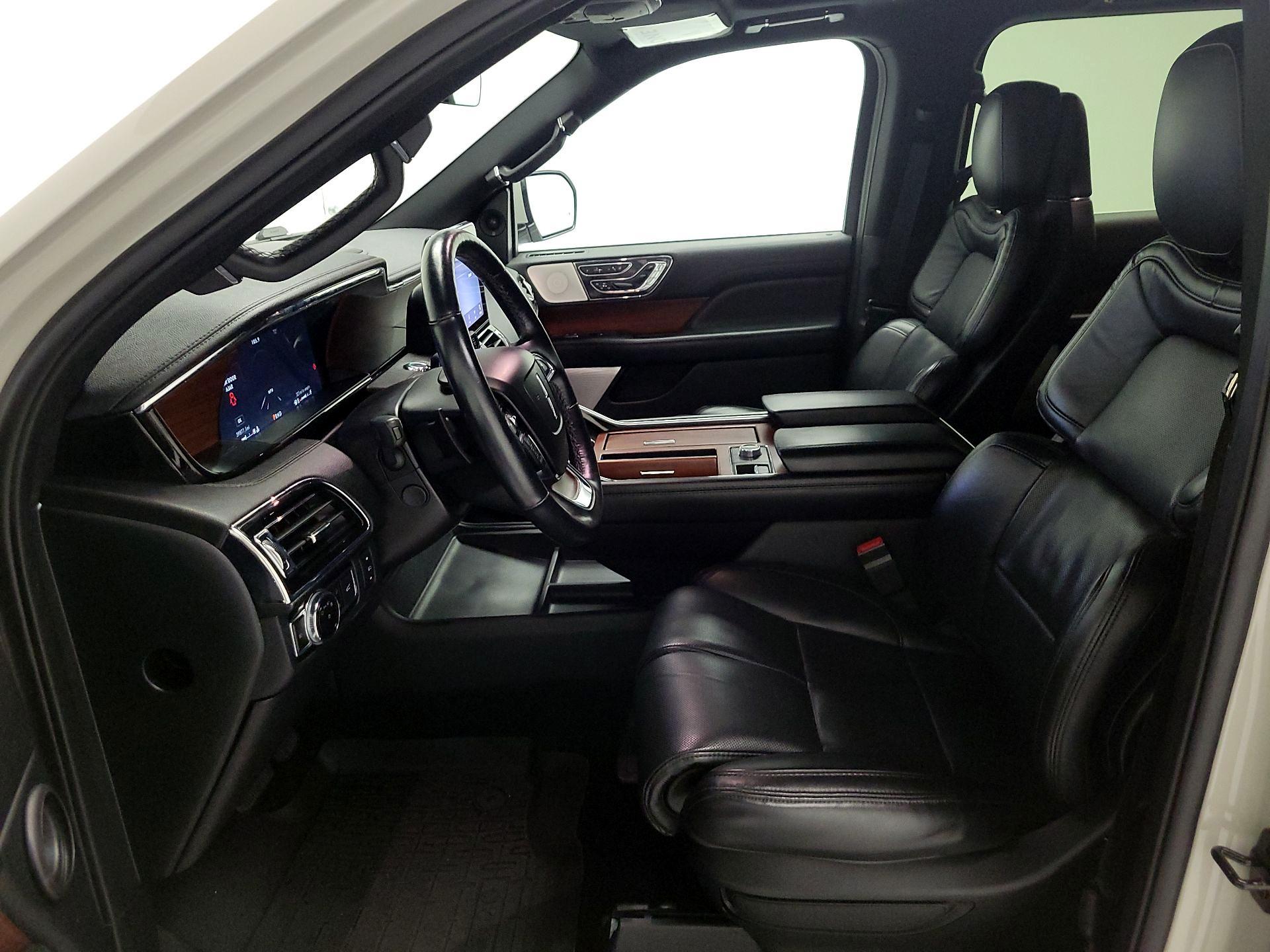 Thumbnail: 2021 Lincoln Navigator L - 11