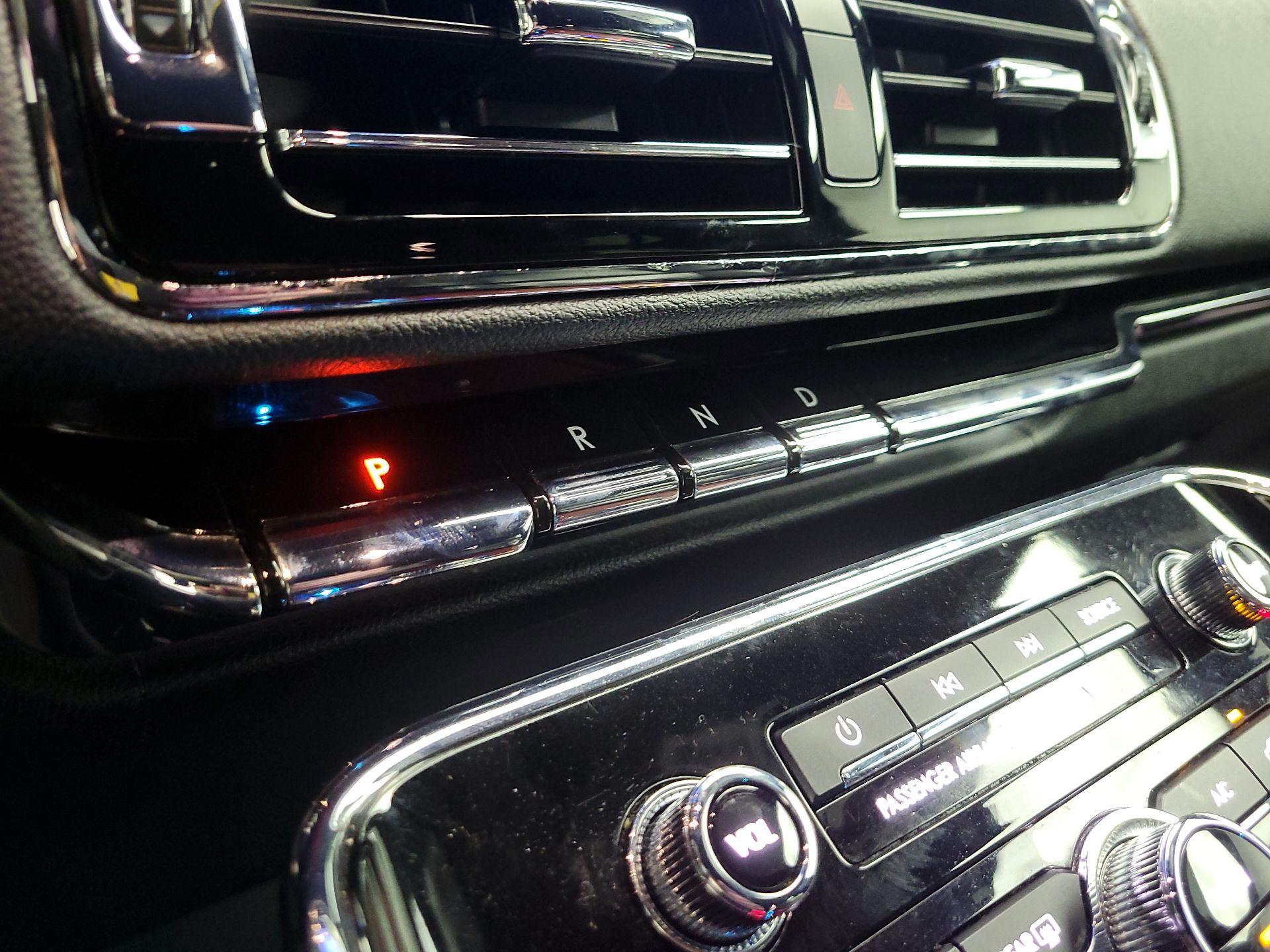 Thumbnail: 2021 Lincoln Navigator L - 15