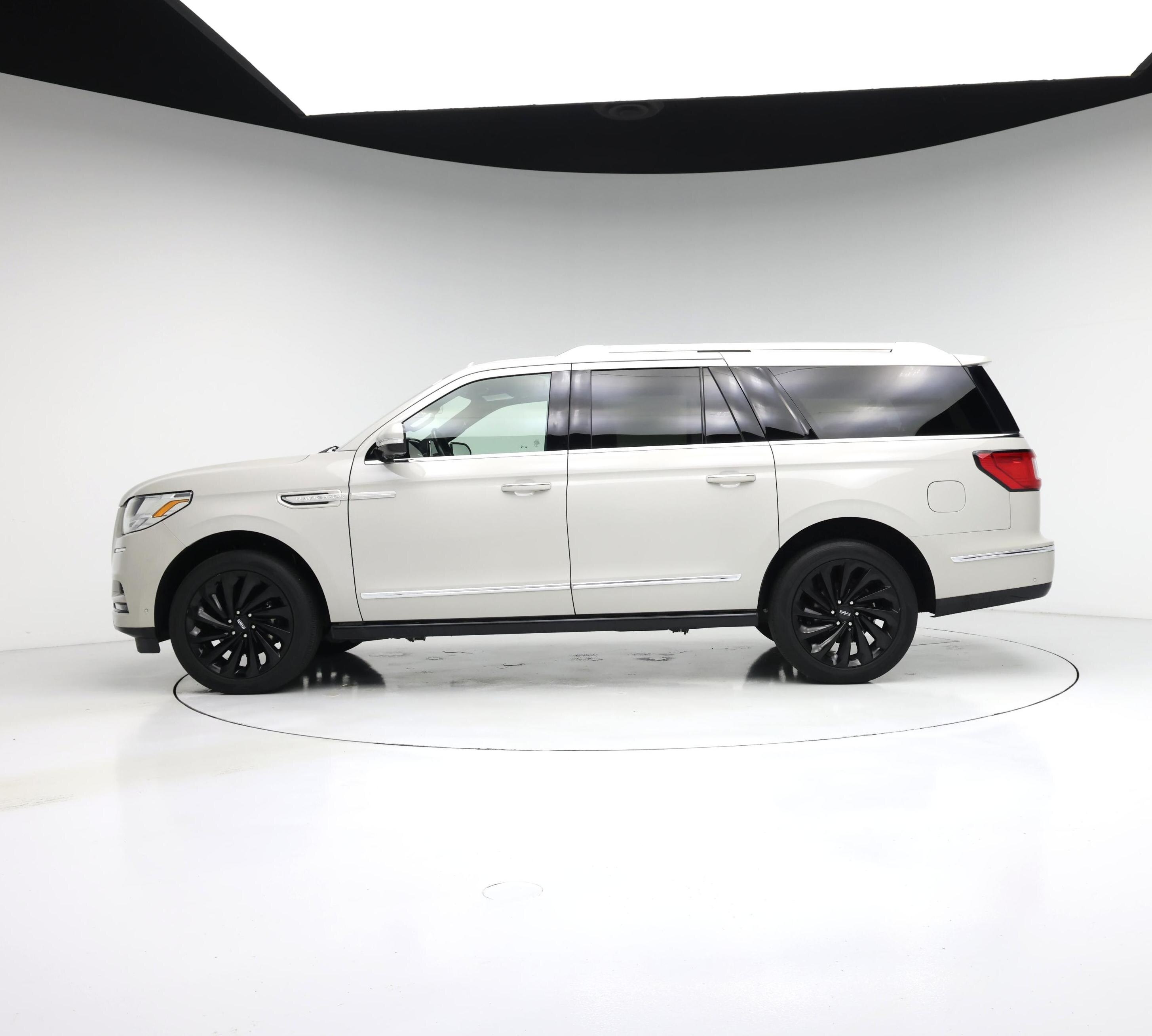 Thumbnail: 2021 Lincoln Navigator L - 3