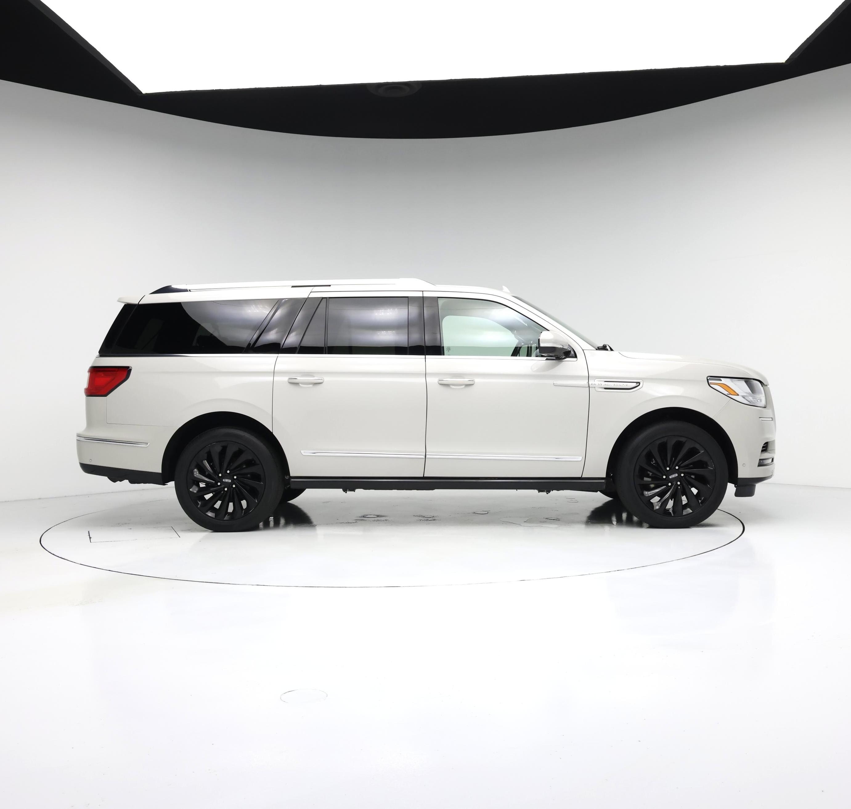 Thumbnail: 2021 Lincoln Navigator L - 7