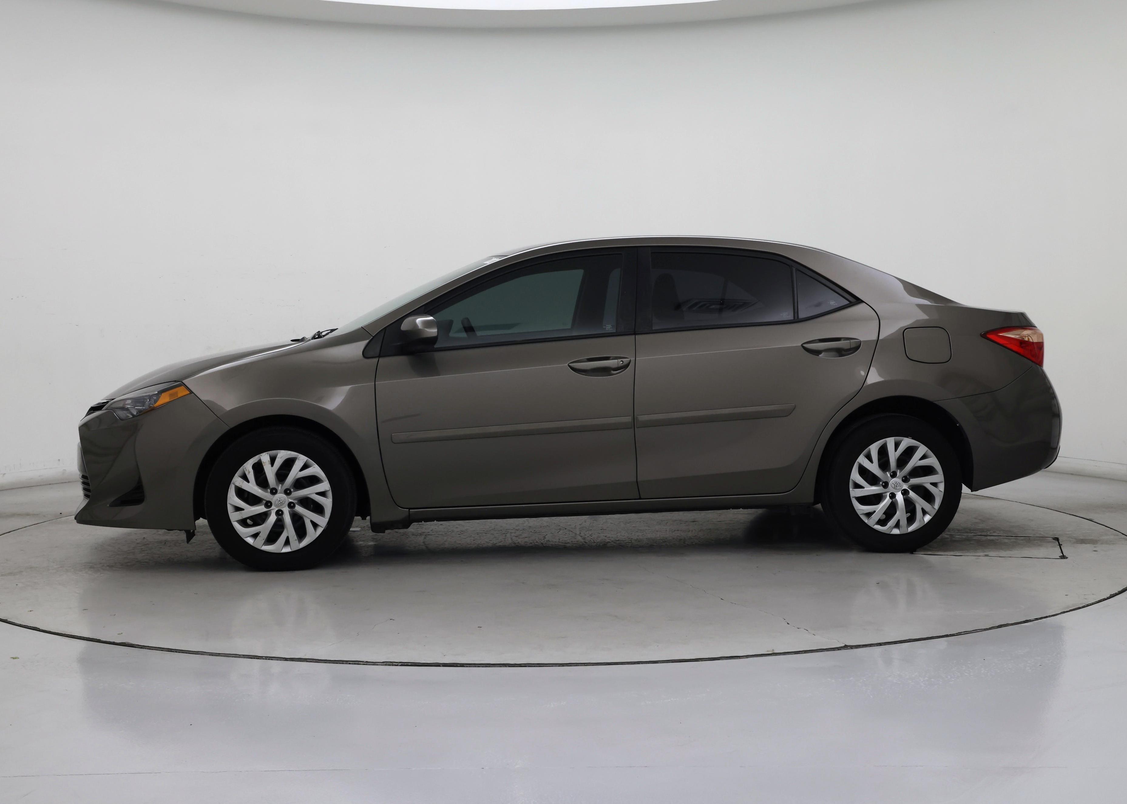 Thumbnail: 2017 Toyota Corolla - 3