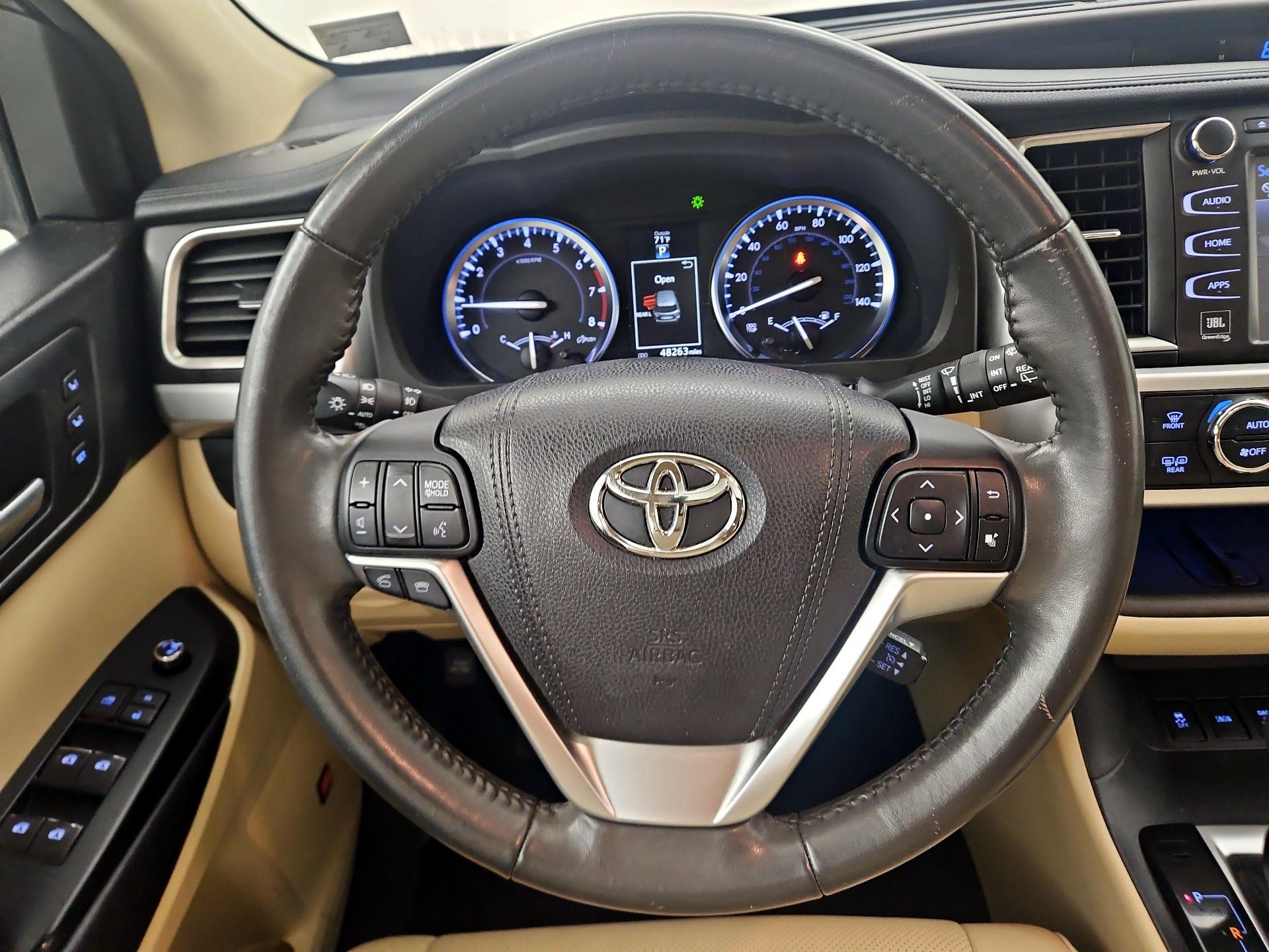 Thumbnail: 2015 Toyota Highlander - 10
