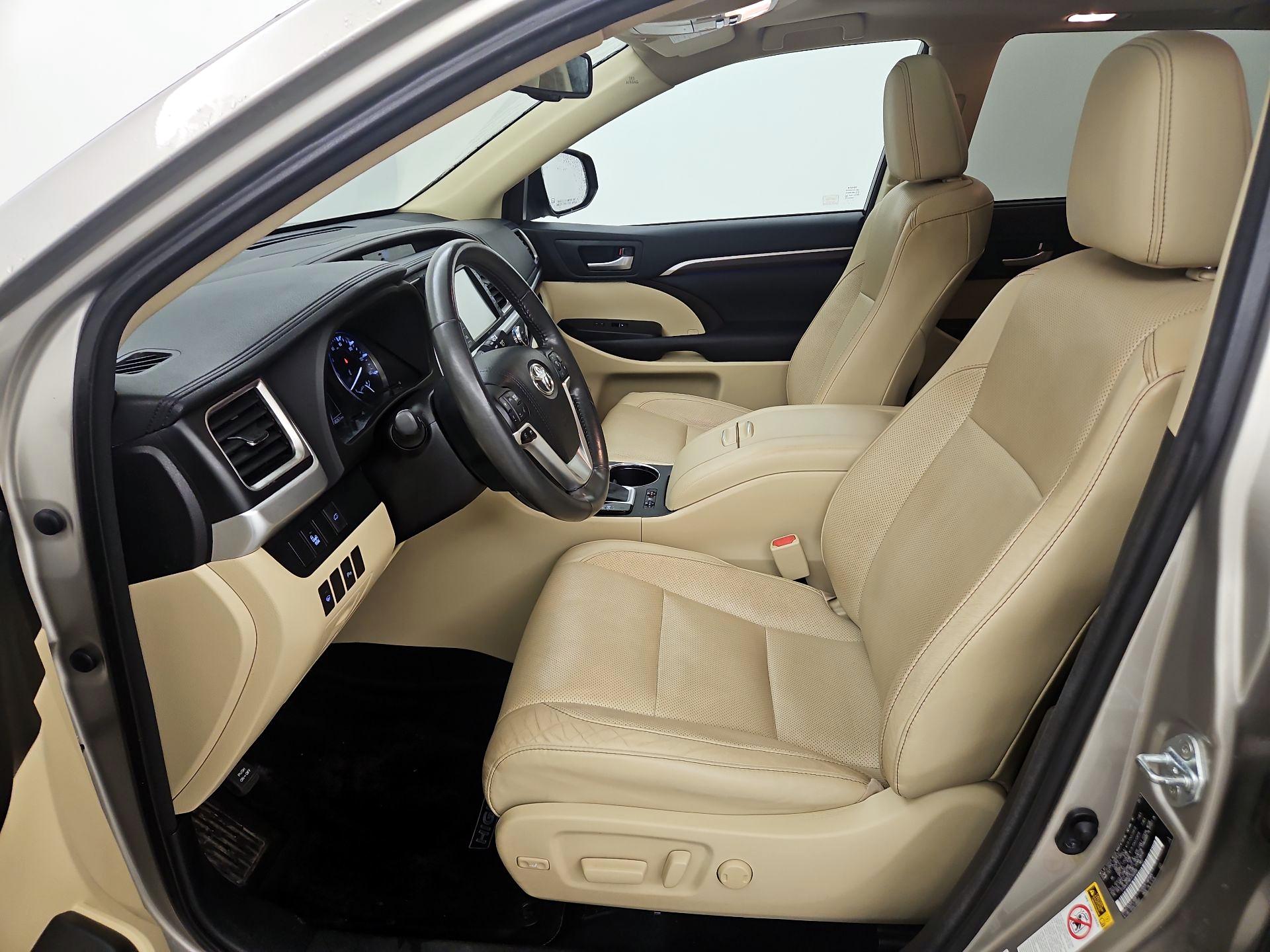 Thumbnail: 2015 Toyota Highlander - 11