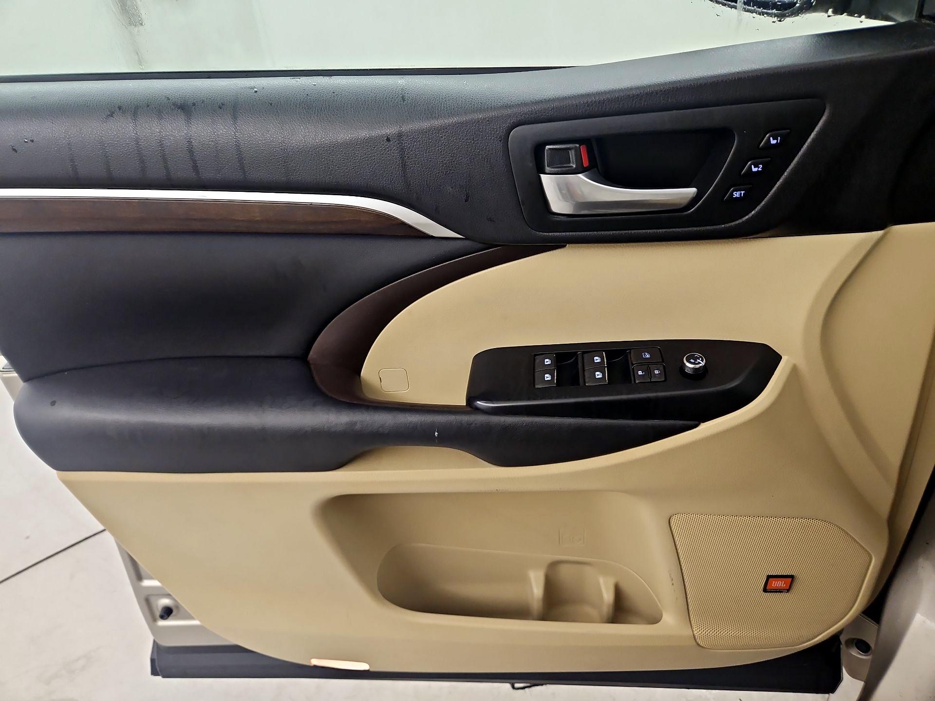 Thumbnail: 2015 Toyota Highlander - 12