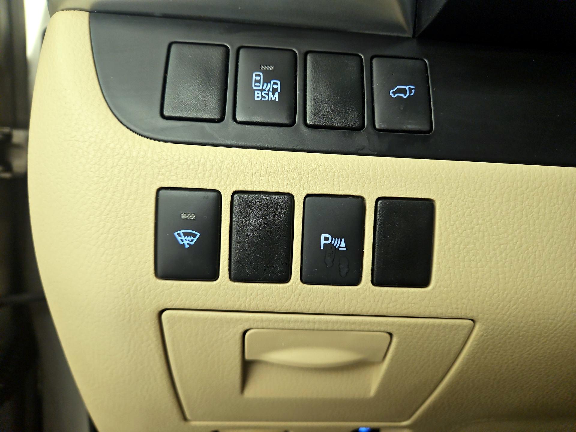 Thumbnail: 2015 Toyota Highlander - 13