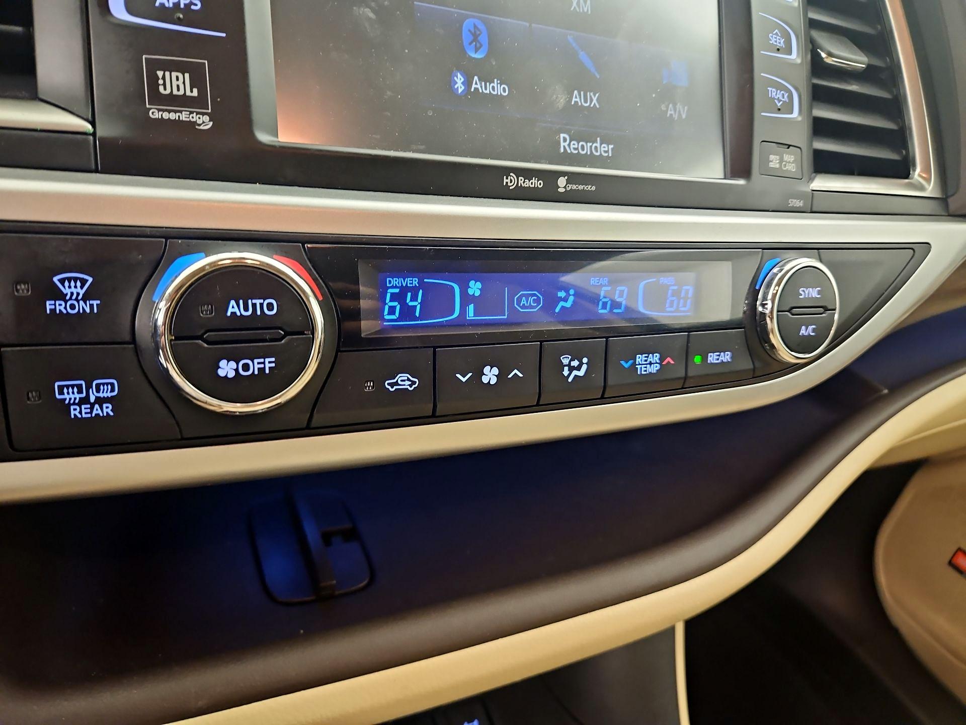 Thumbnail: 2015 Toyota Highlander - 16