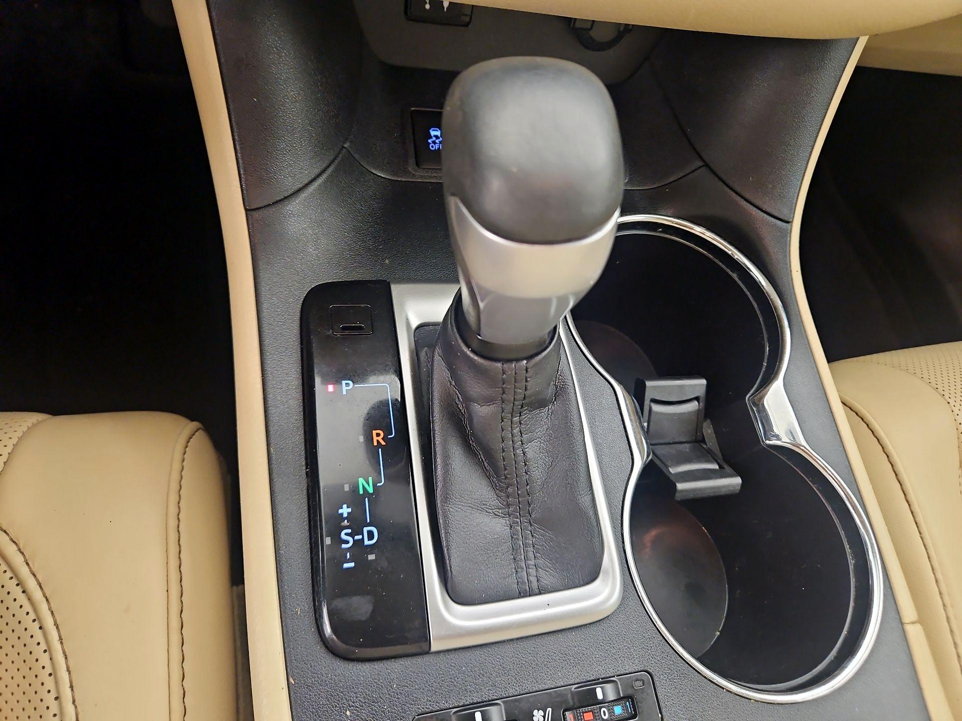 Thumbnail: 2015 Toyota Highlander - 17