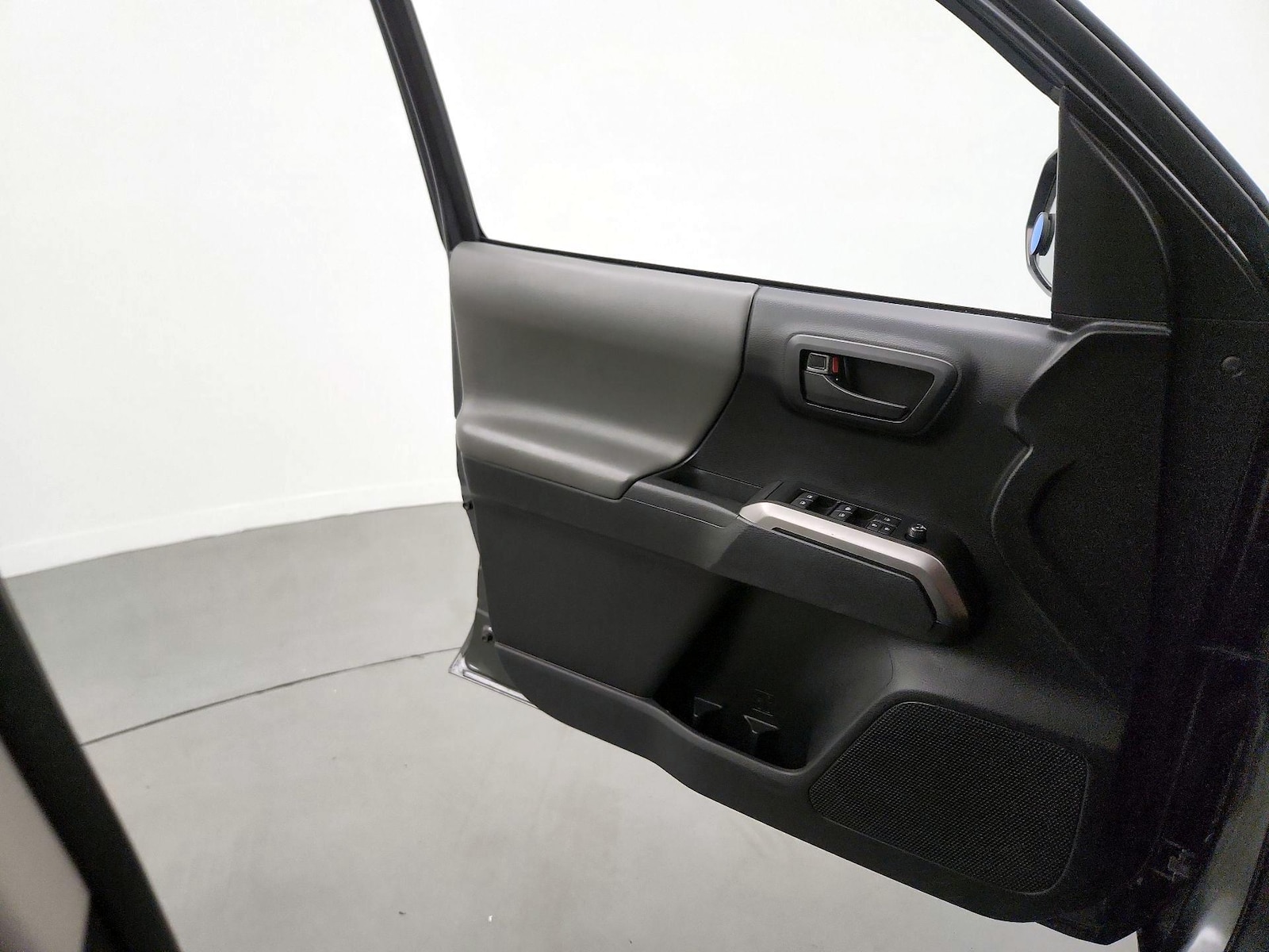 2020 Toyota Tacoma SR5 - Photo 13