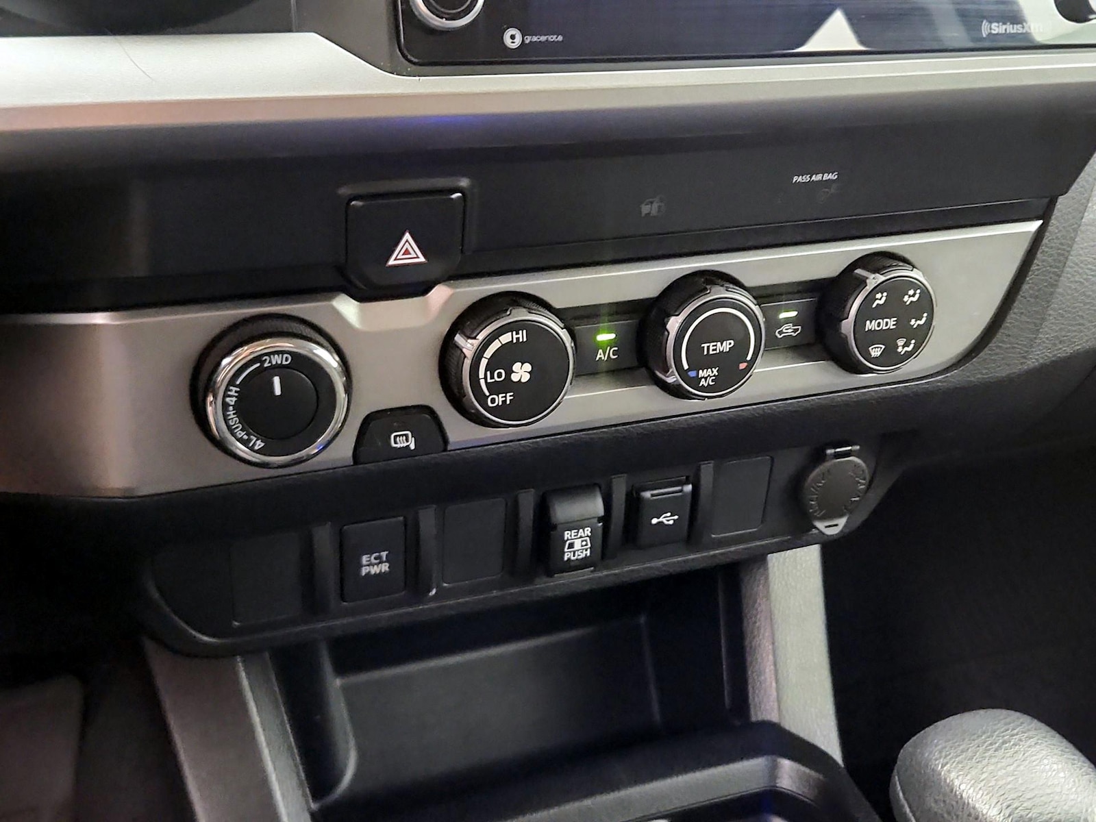 2020 Toyota Tacoma SR5 - Photo 17
