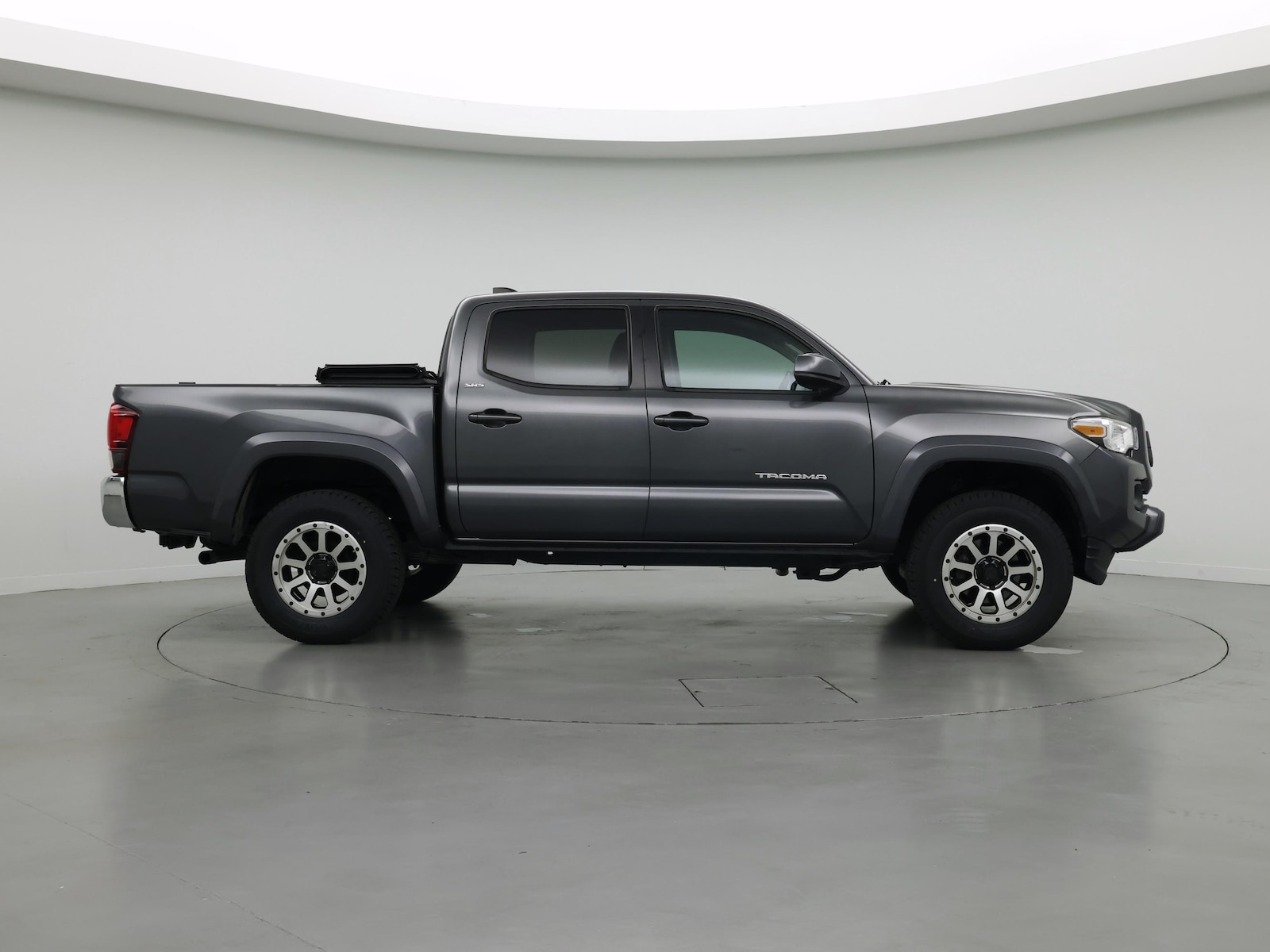2020 Toyota Tacoma SR5 - Photo 8