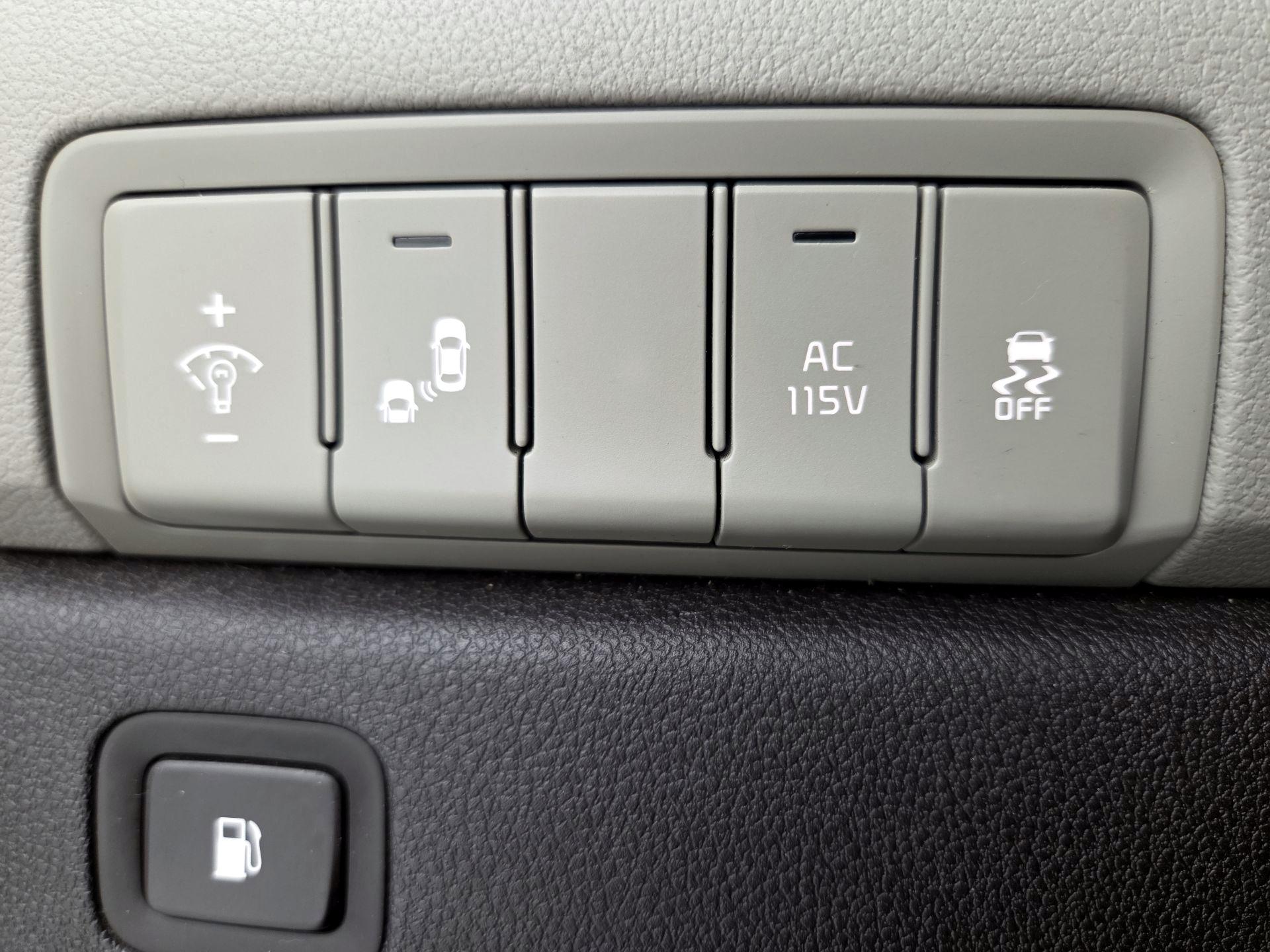 Thumbnail: 2016 Kia Sedona - 13