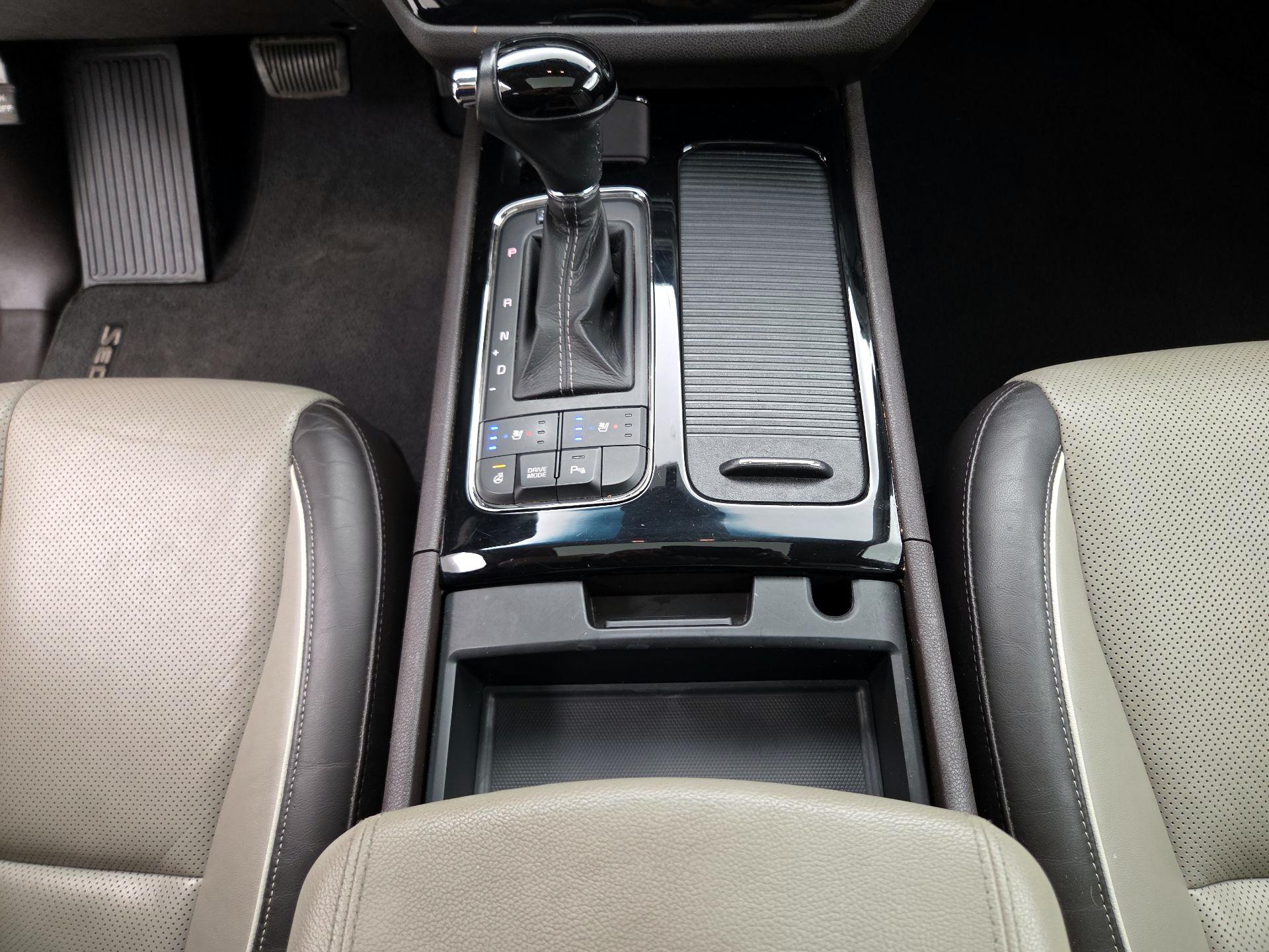 Thumbnail: 2016 Kia Sedona - 18
