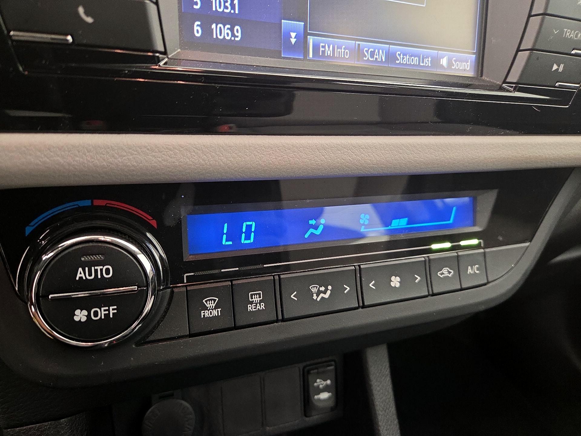 Thumbnail: 2014 Toyota Corolla - 16