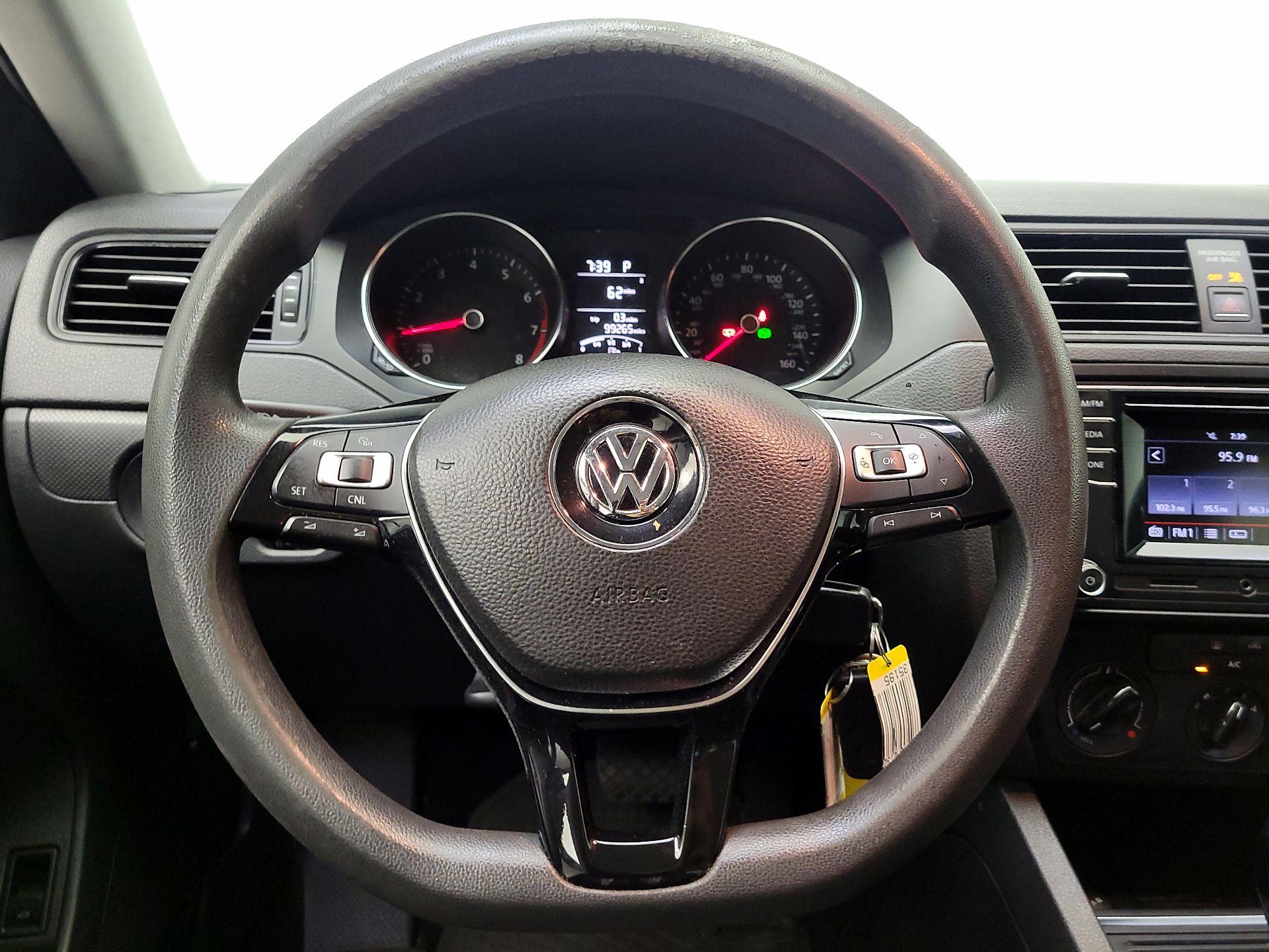 Thumbnail: 2016 Volkswagen Jetta - 10