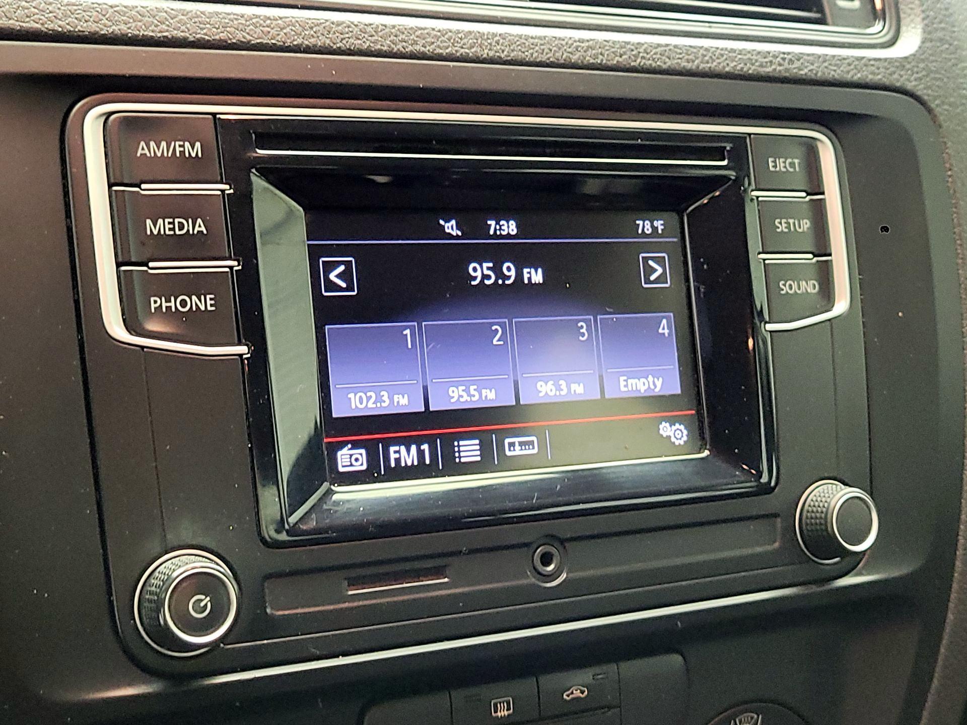 Thumbnail: 2016 Volkswagen Jetta - 14