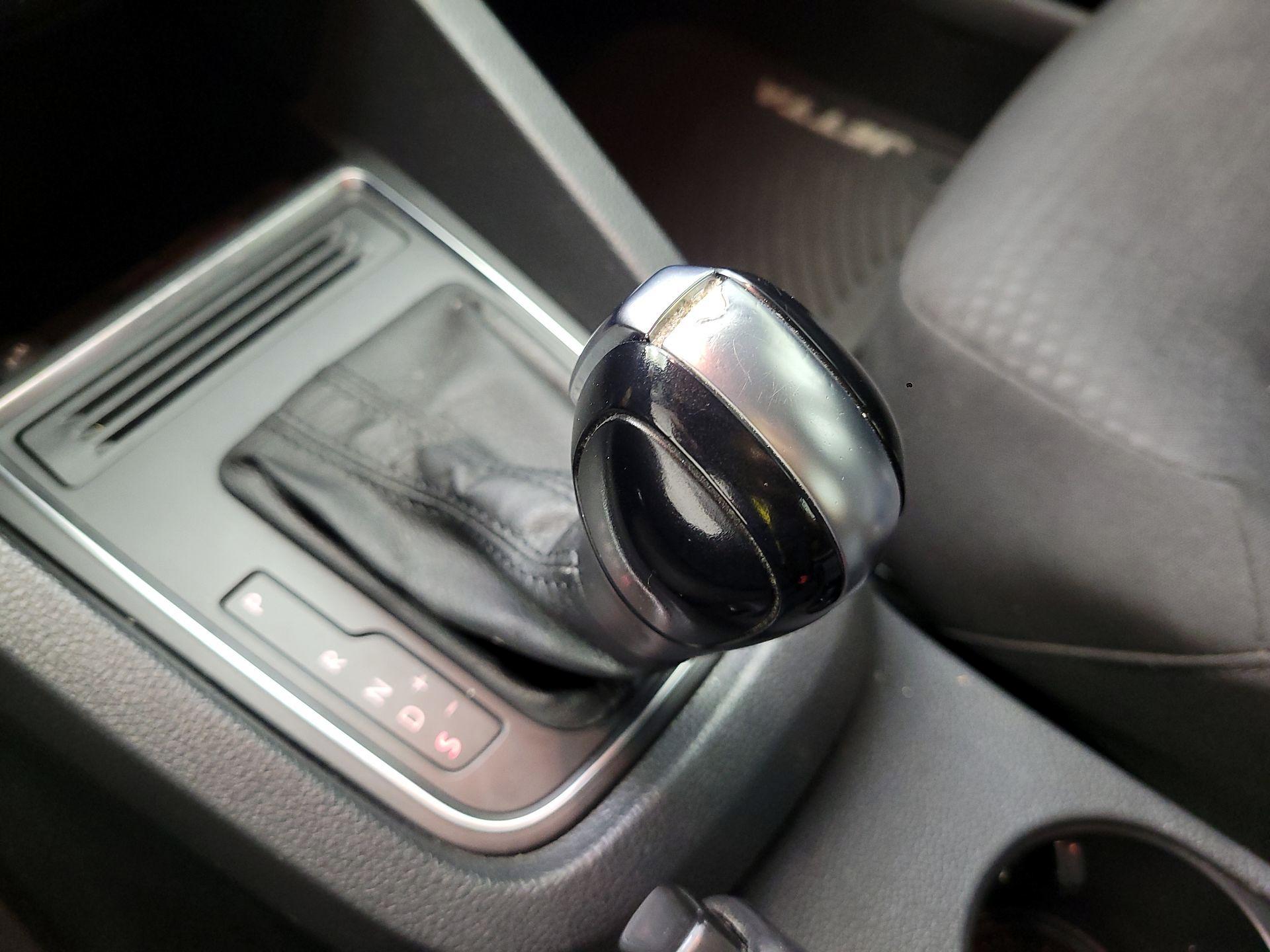 Thumbnail: 2016 Volkswagen Jetta - 16
