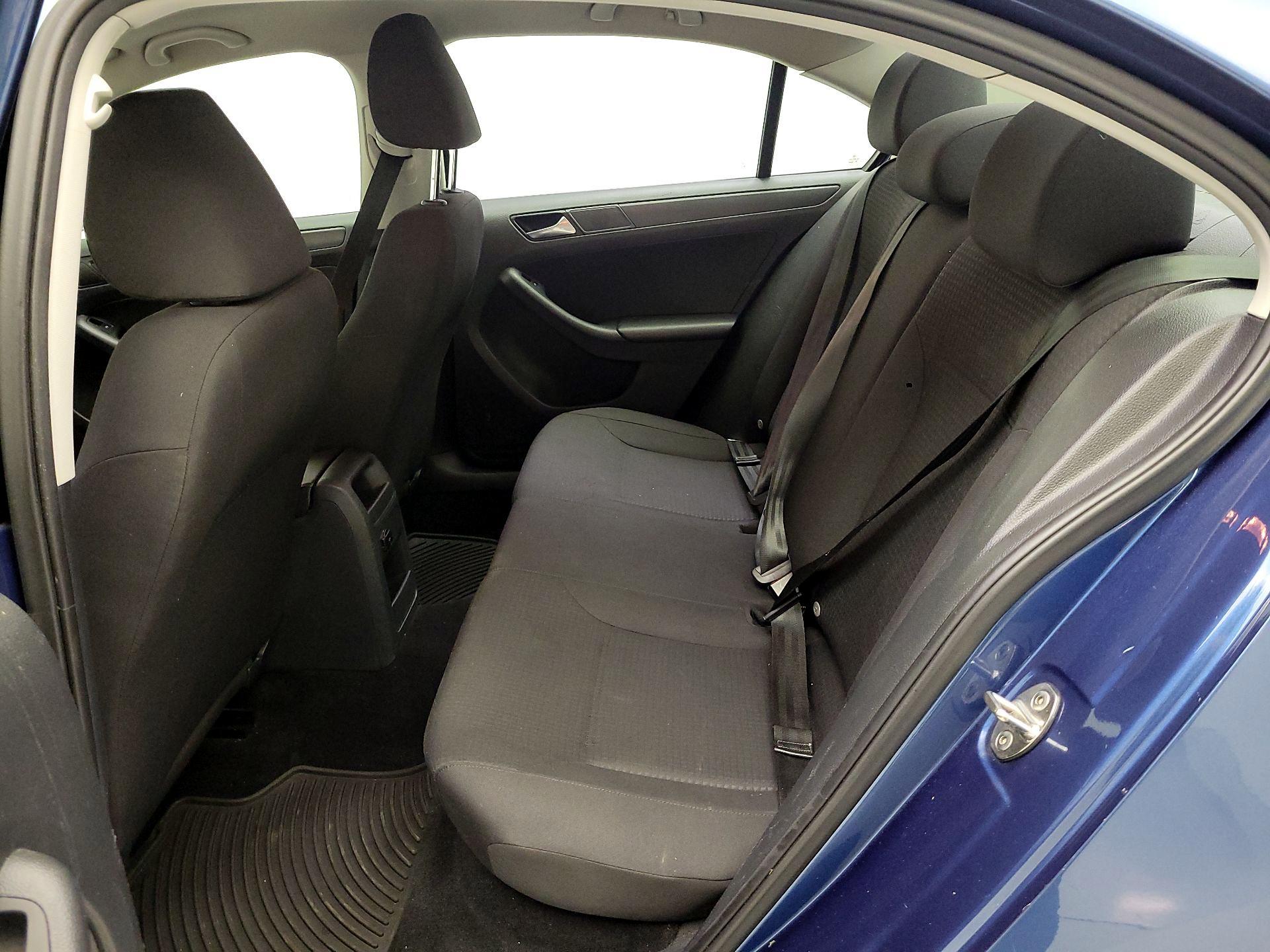 Thumbnail: 2016 Volkswagen Jetta - 18