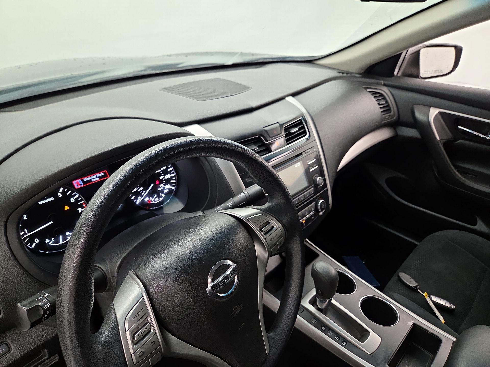 Thumbnail: 2015 Nissan Altima - 9