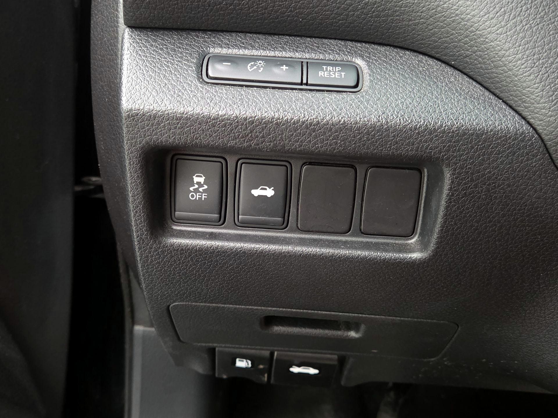 Thumbnail: 2015 Nissan Altima - 13
