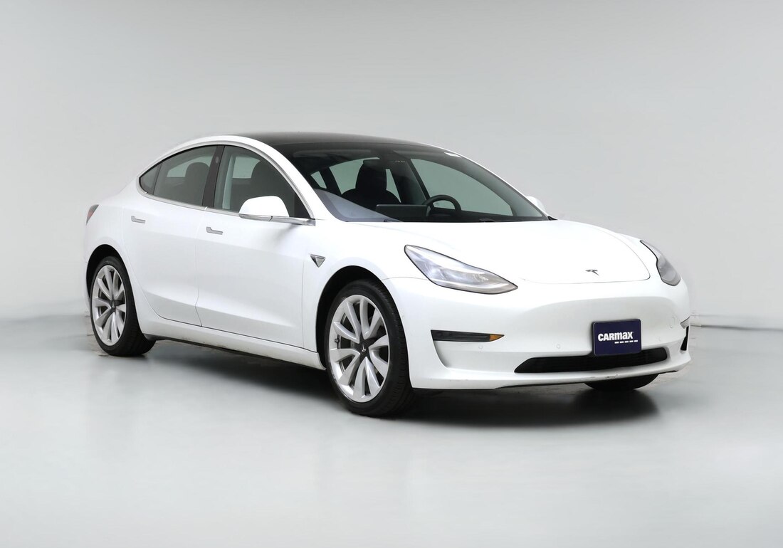 2019 Tesla Model 3 Standard Range Plus in White — CarMax photo
