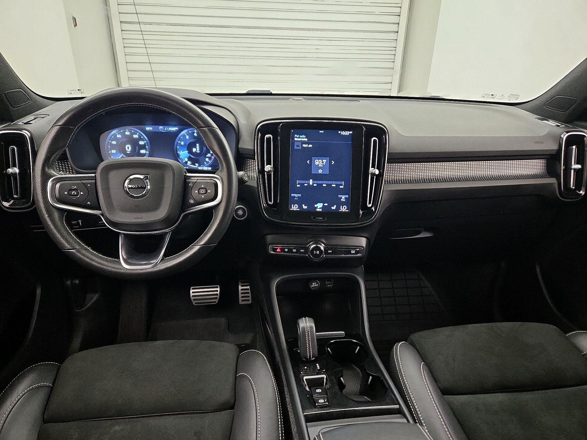 Thumbnail: 2021 Volvo XC40 - 9