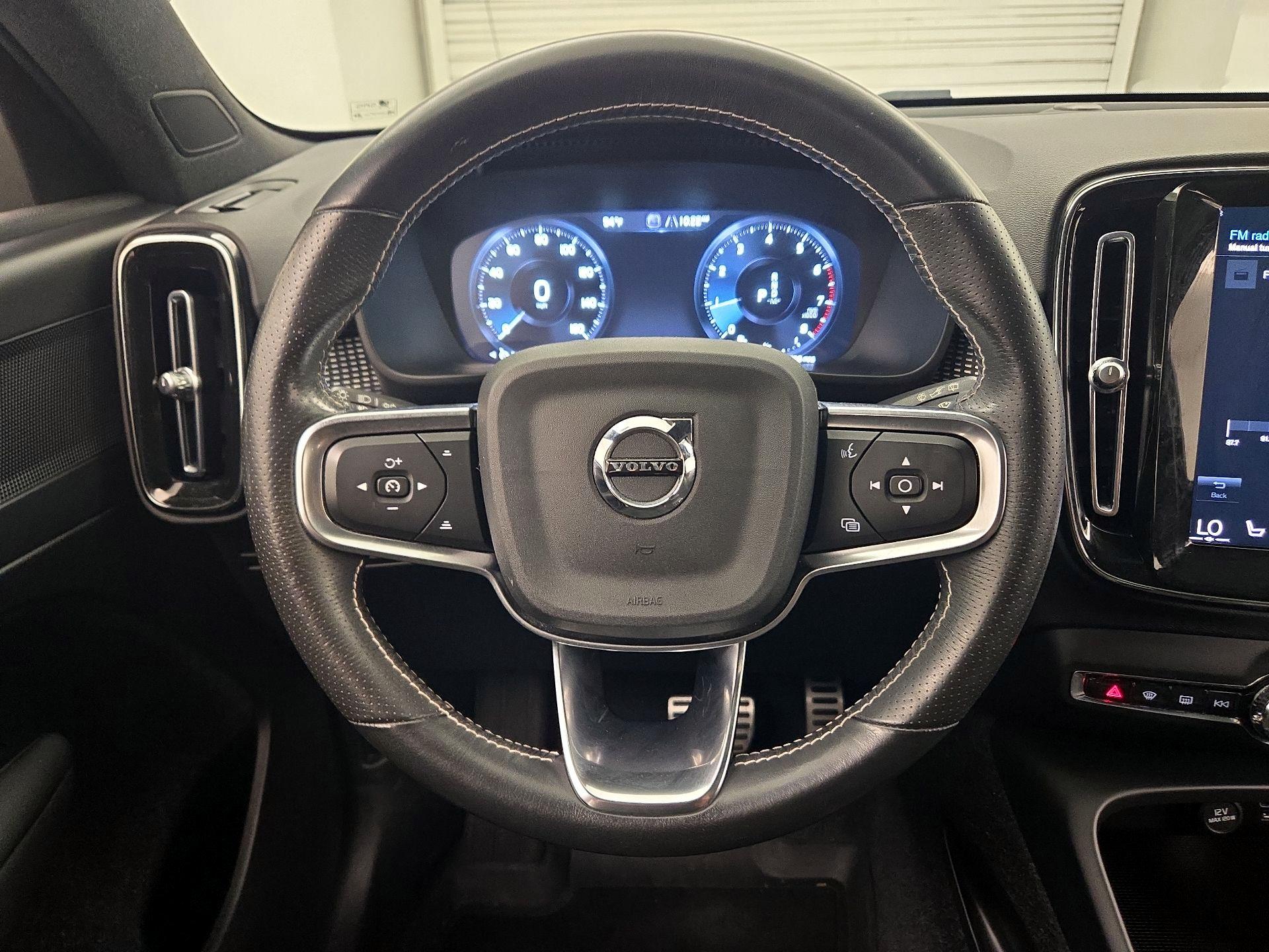 Thumbnail: 2021 Volvo XC40 - 10