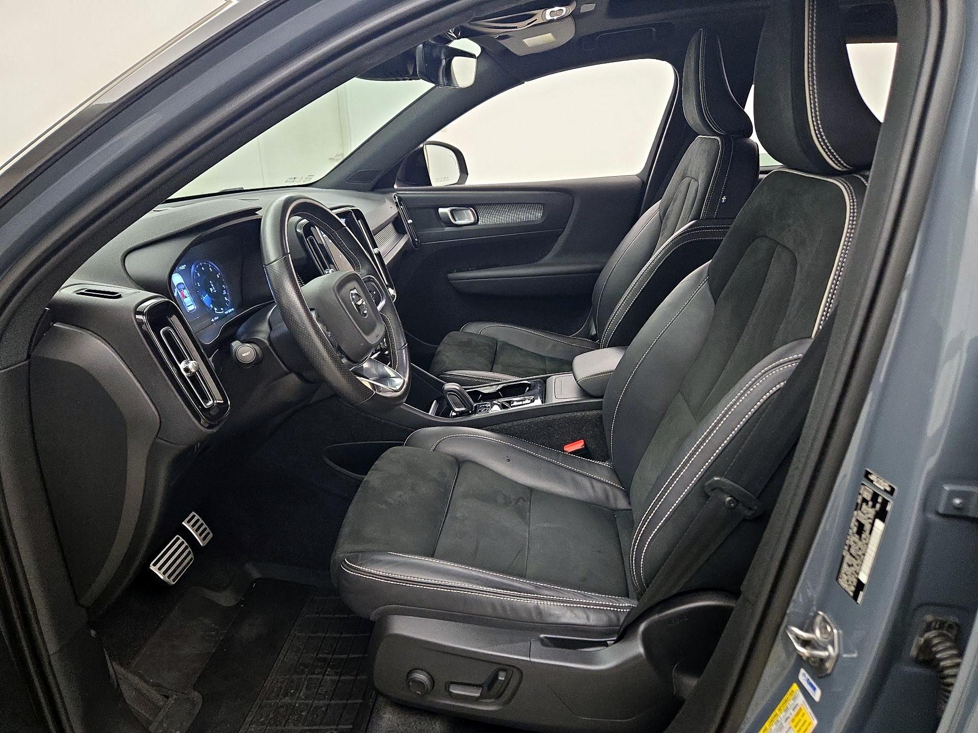 Thumbnail: 2021 Volvo XC40 - 11