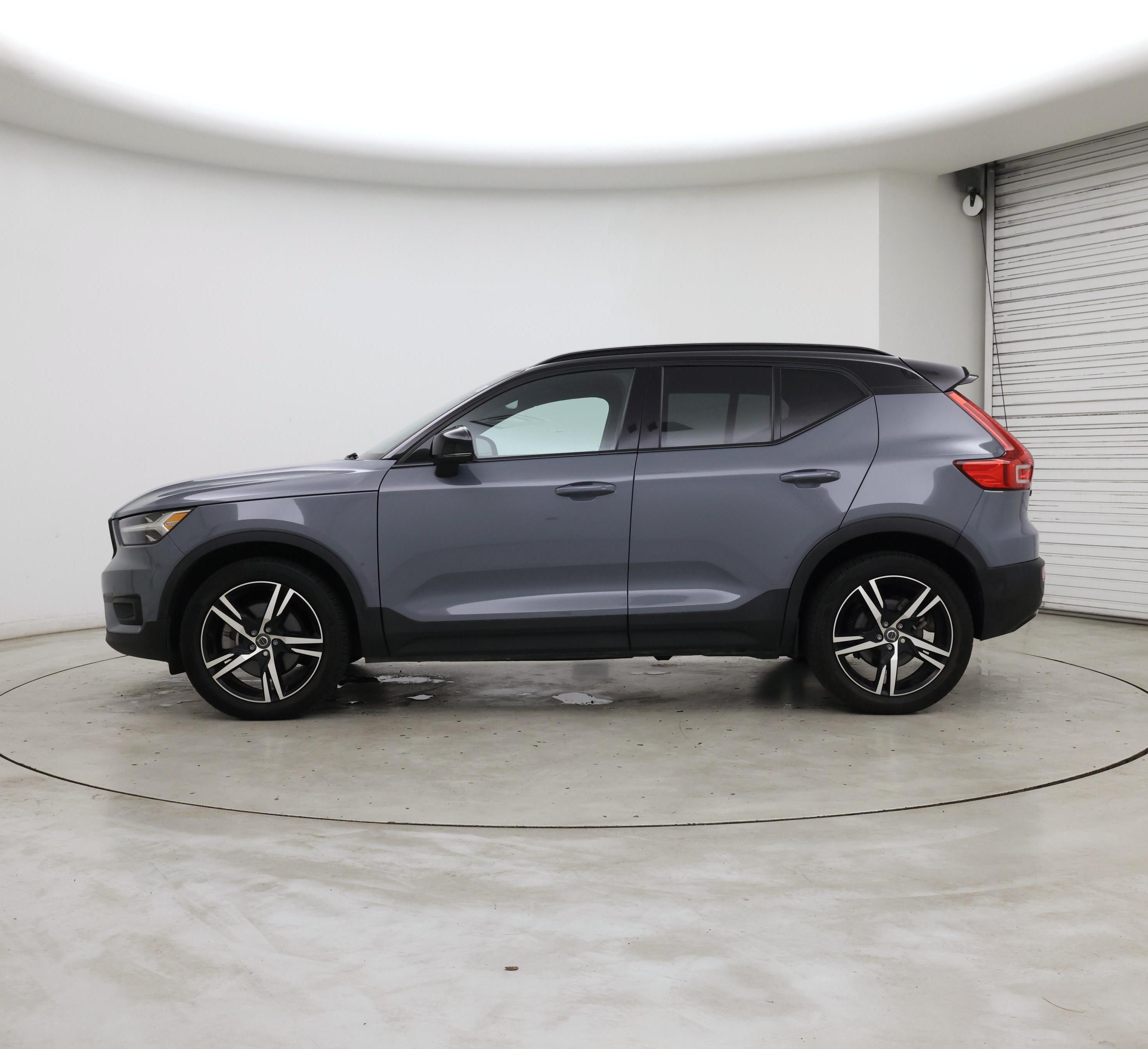 Thumbnail: 2021 Volvo XC40 - 3