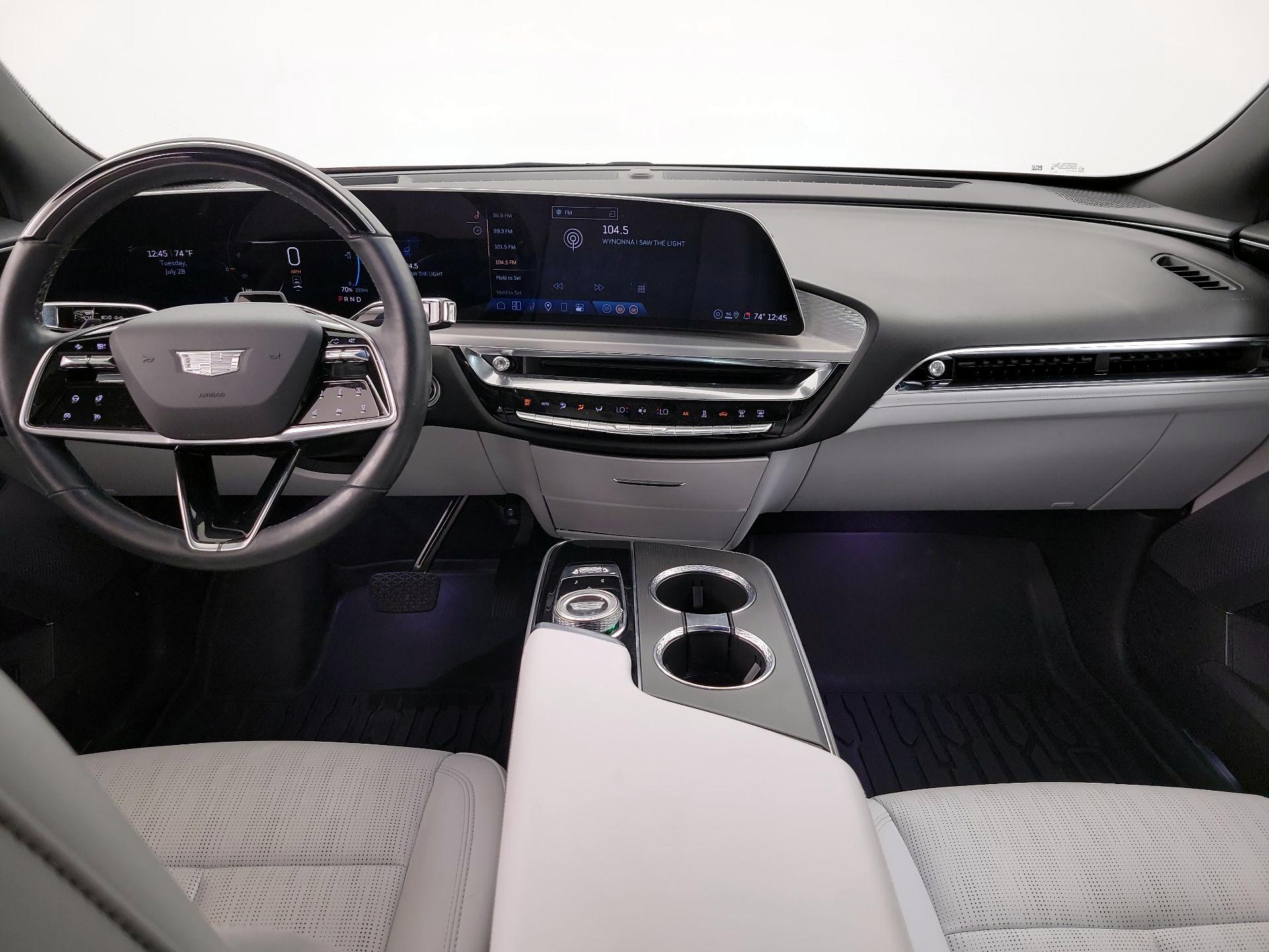 Thumbnail: 2024 Cadillac Lyriq - 9