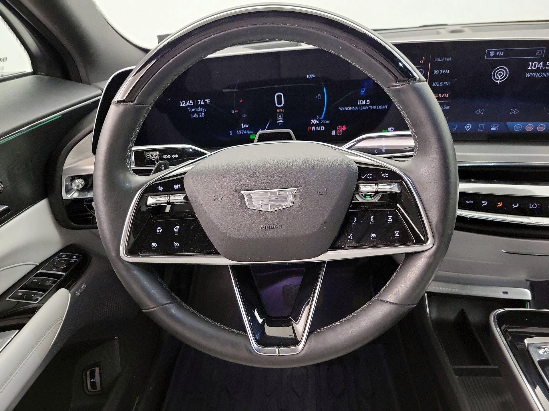 Thumbnail: 2024 Cadillac Lyriq - 10