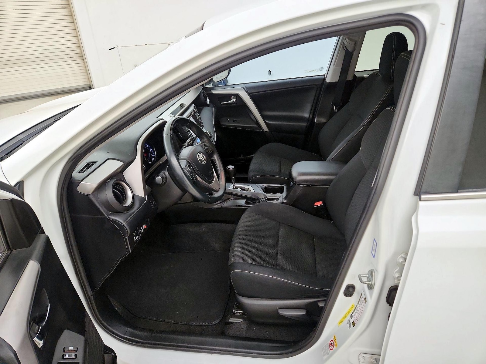 2016 Toyota RAV4 XLE, photo 12