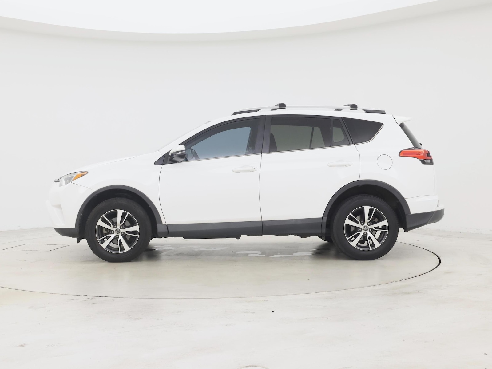 2016 Toyota RAV4 XLE, photo 4