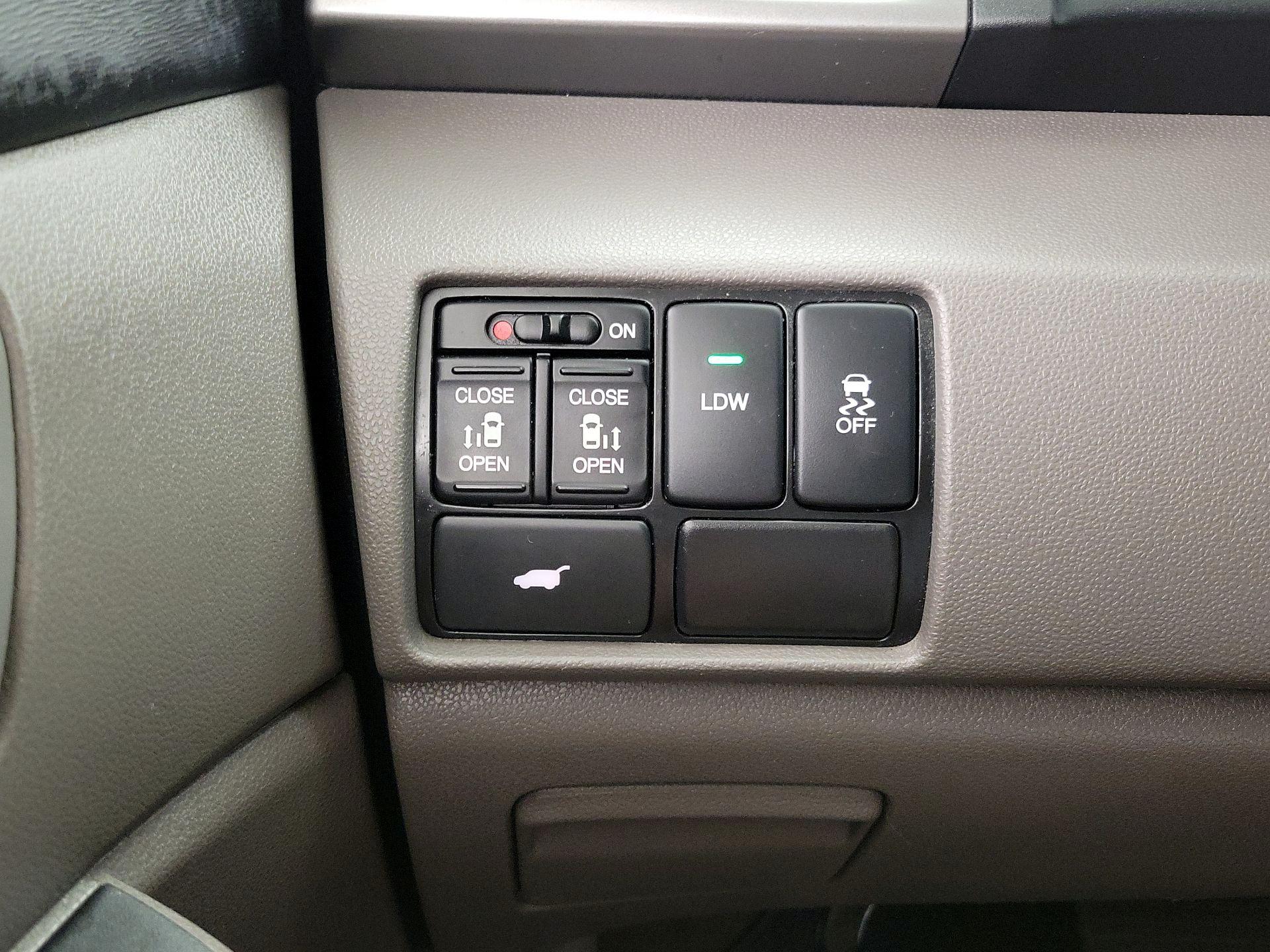 Thumbnail: 2017 Honda Odyssey - 13